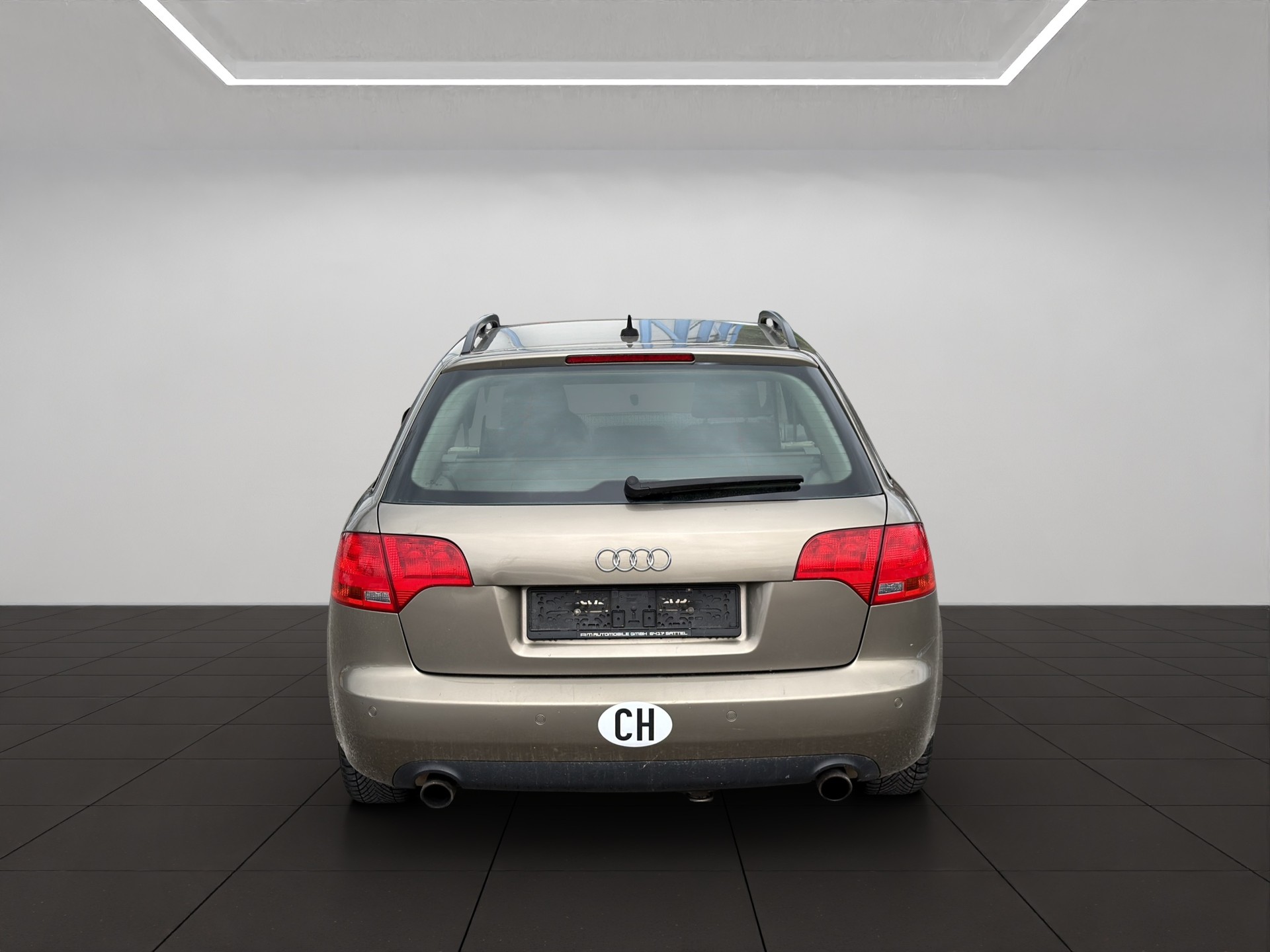 AUDI A4 Avant 2.0 Turbo FSI quattro-showroom-element-2