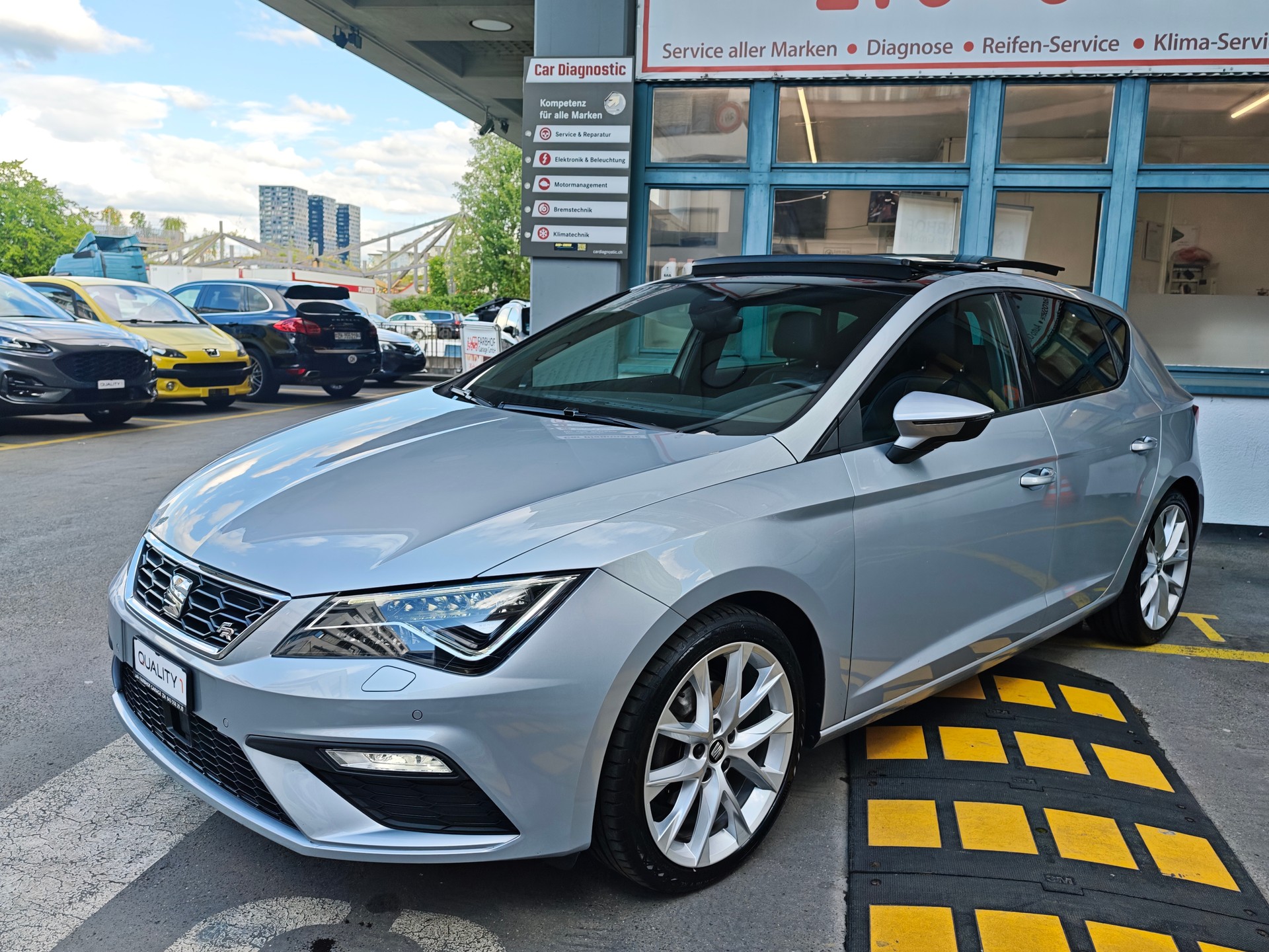 SEAT Leon 1.5 TSI EVO SWISS FR DSG-image-1