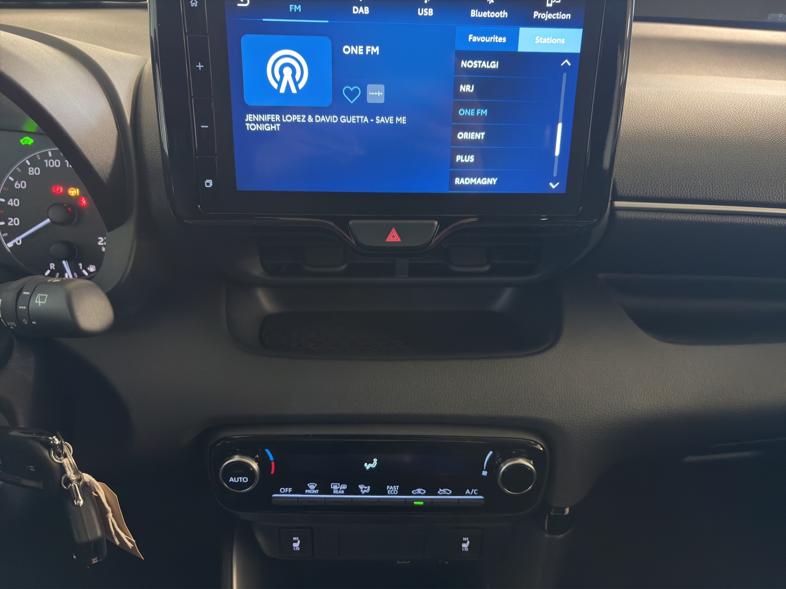 MAZDA 2 Hybrid Centre-line-image-13