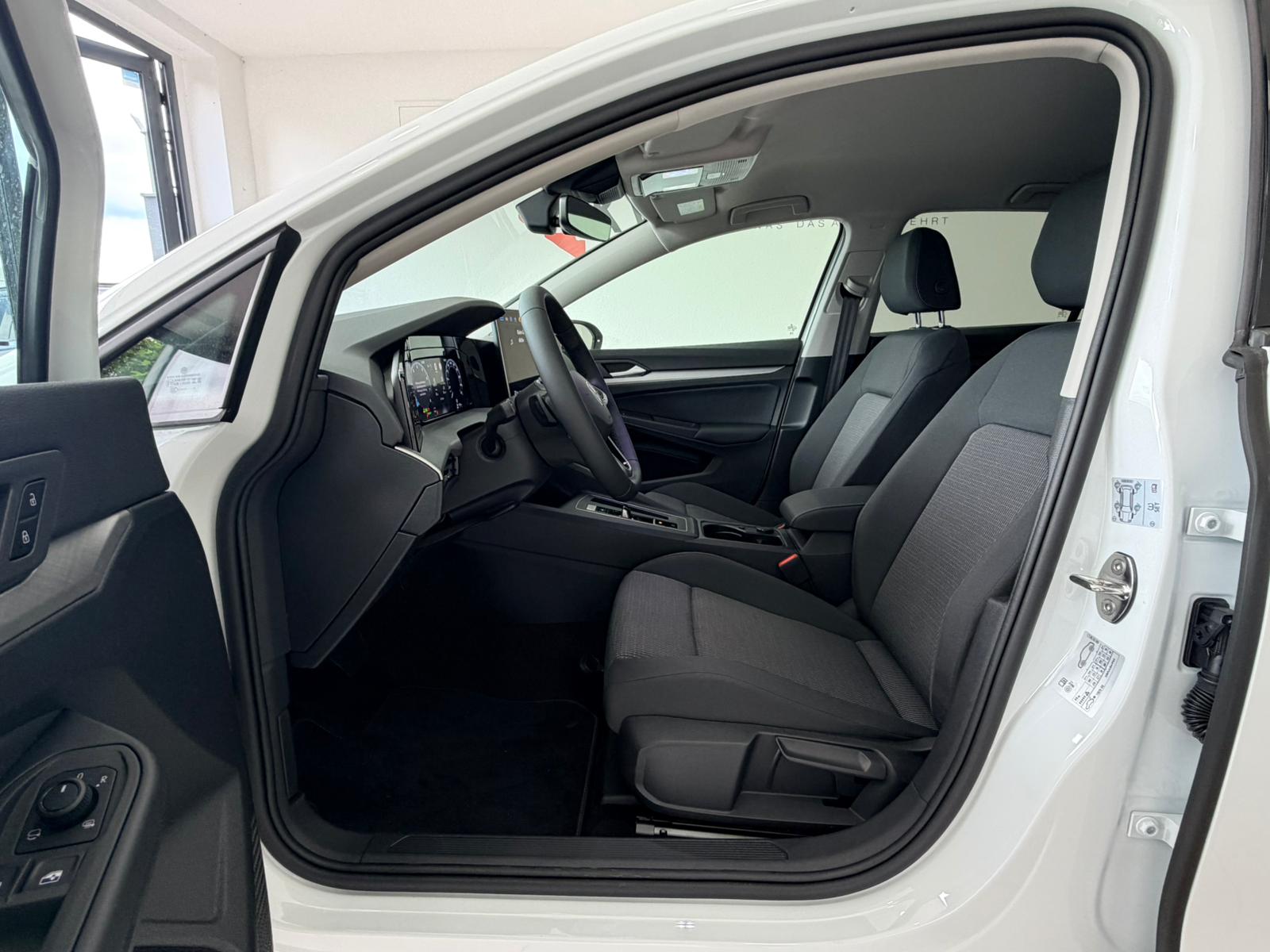 VW Golf 1.5 e TSI mHEV Value DSG-image-16