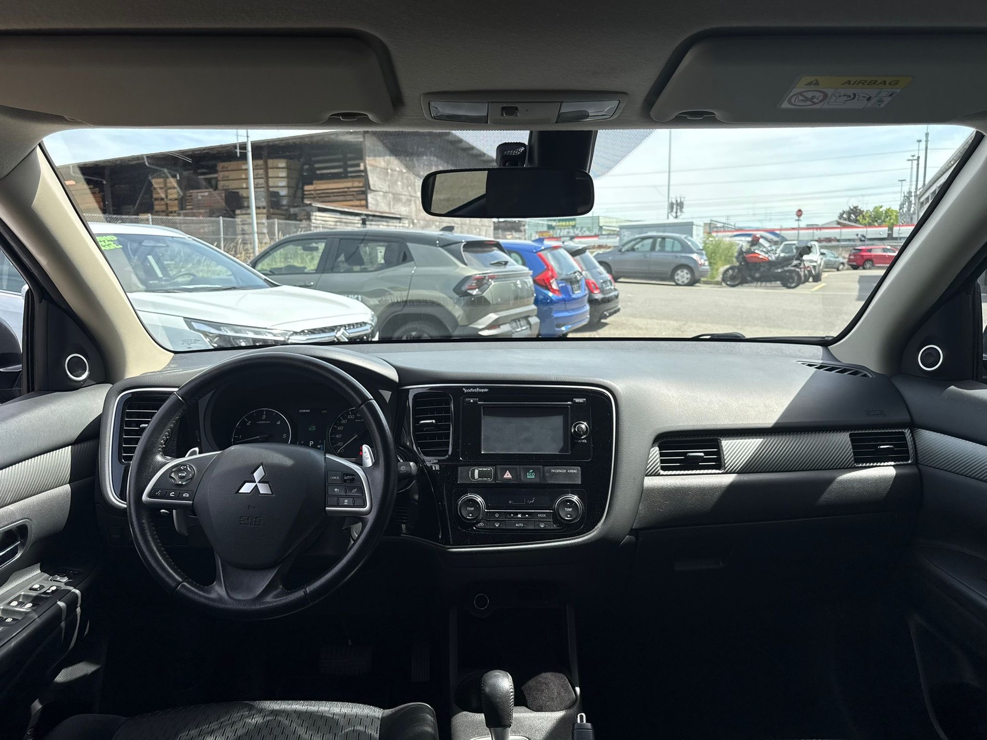 MITSUBISHI Outlander 2.2 DID Intense Safety 4WD Automatic-image-10