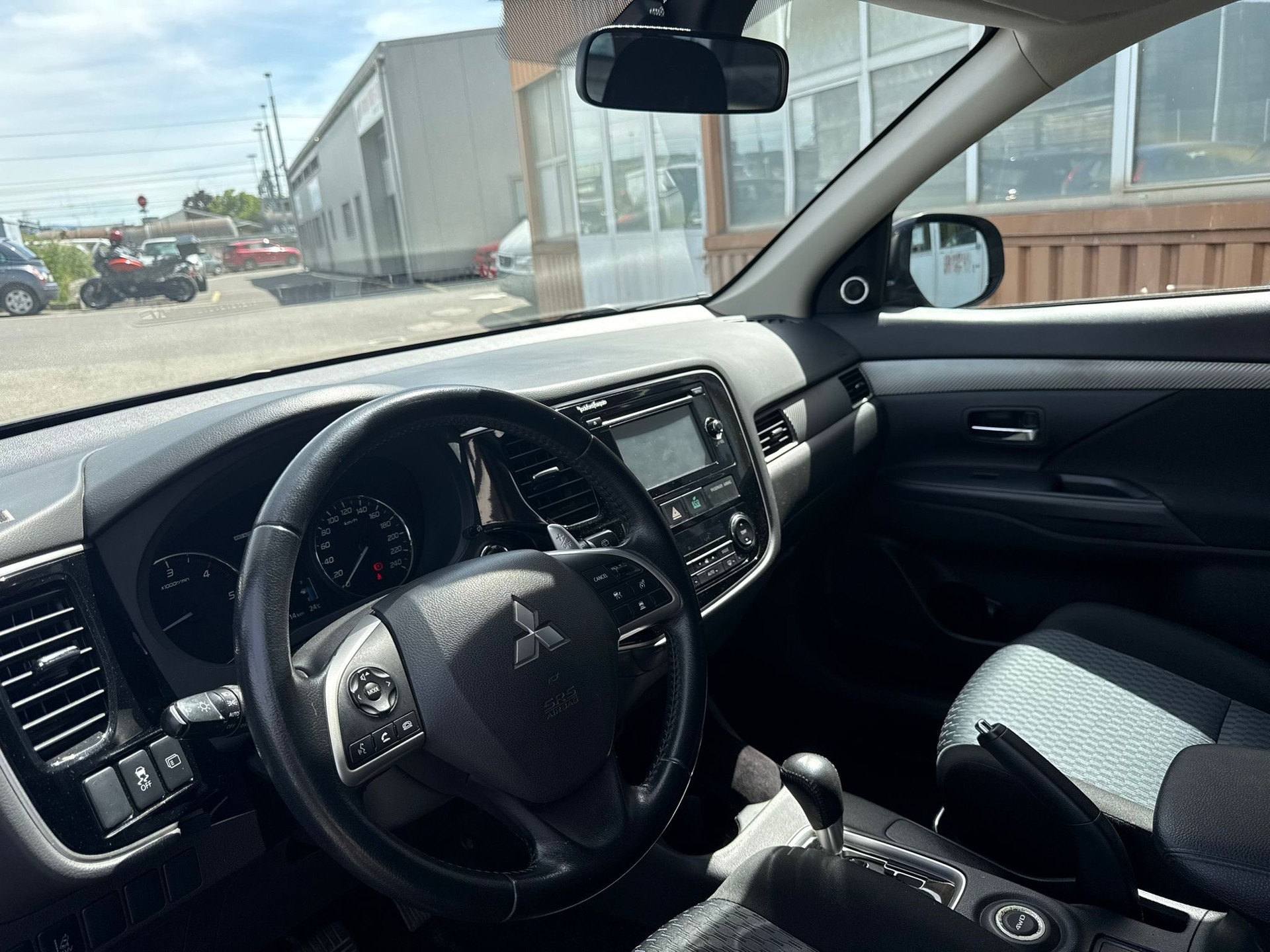 MITSUBISHI Outlander 2.2 DID Intense Safety 4WD Automatic-image-4