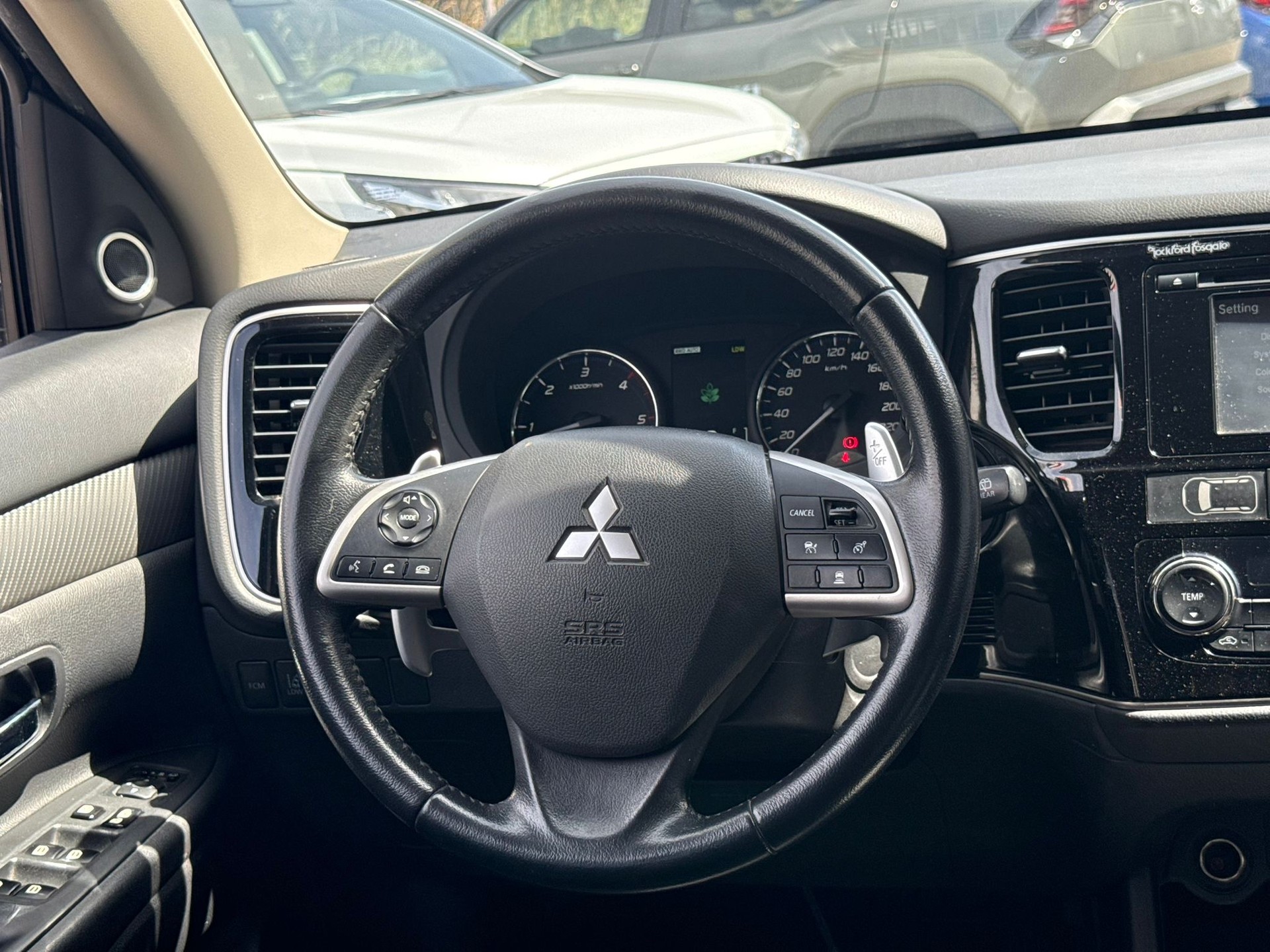 MITSUBISHI Outlander 2.2 DID Intense Safety 4WD Automatic-image-9