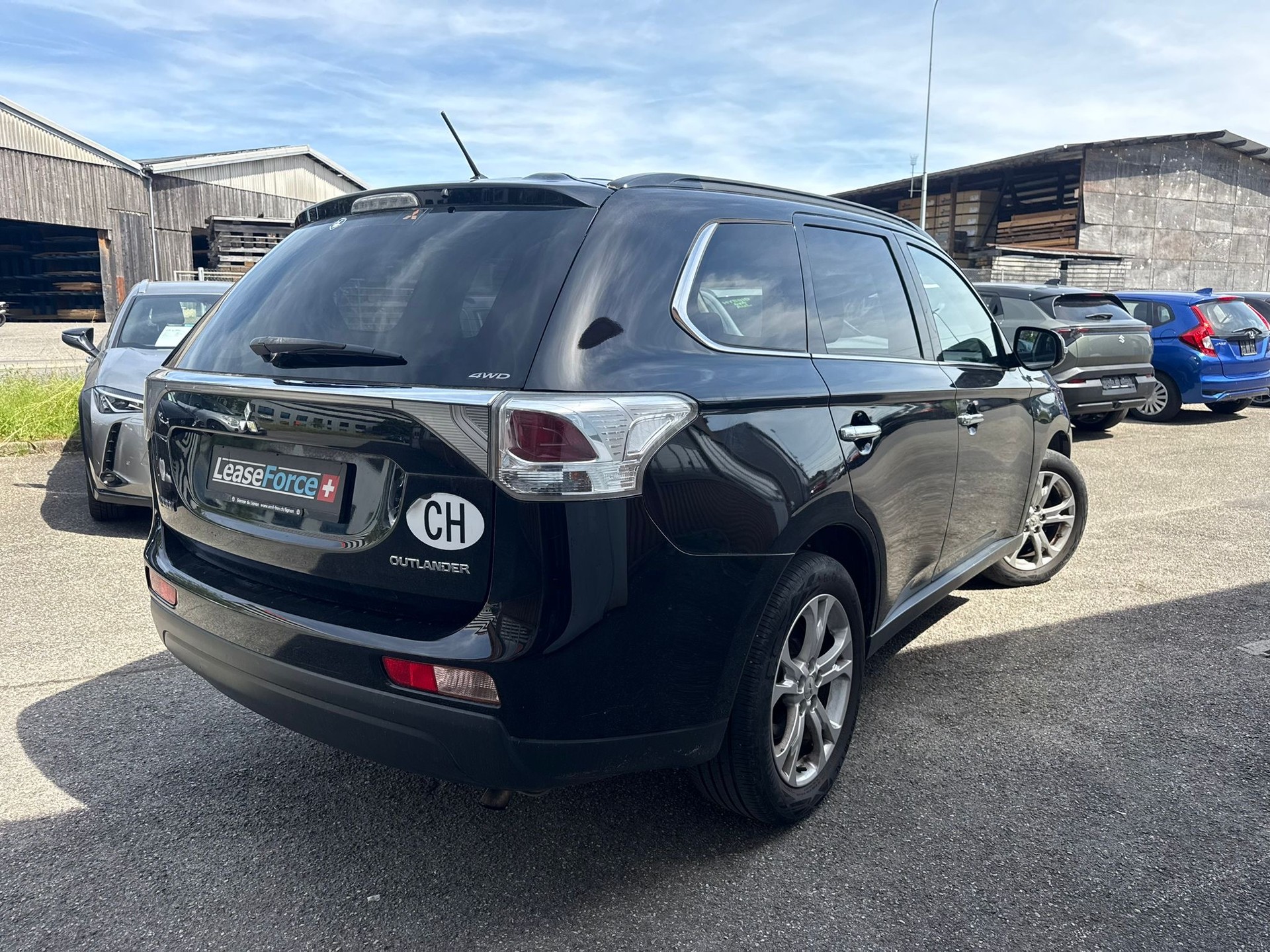 MITSUBISHI Outlander 2.2 DID Intense Safety 4WD Automatic-image-3