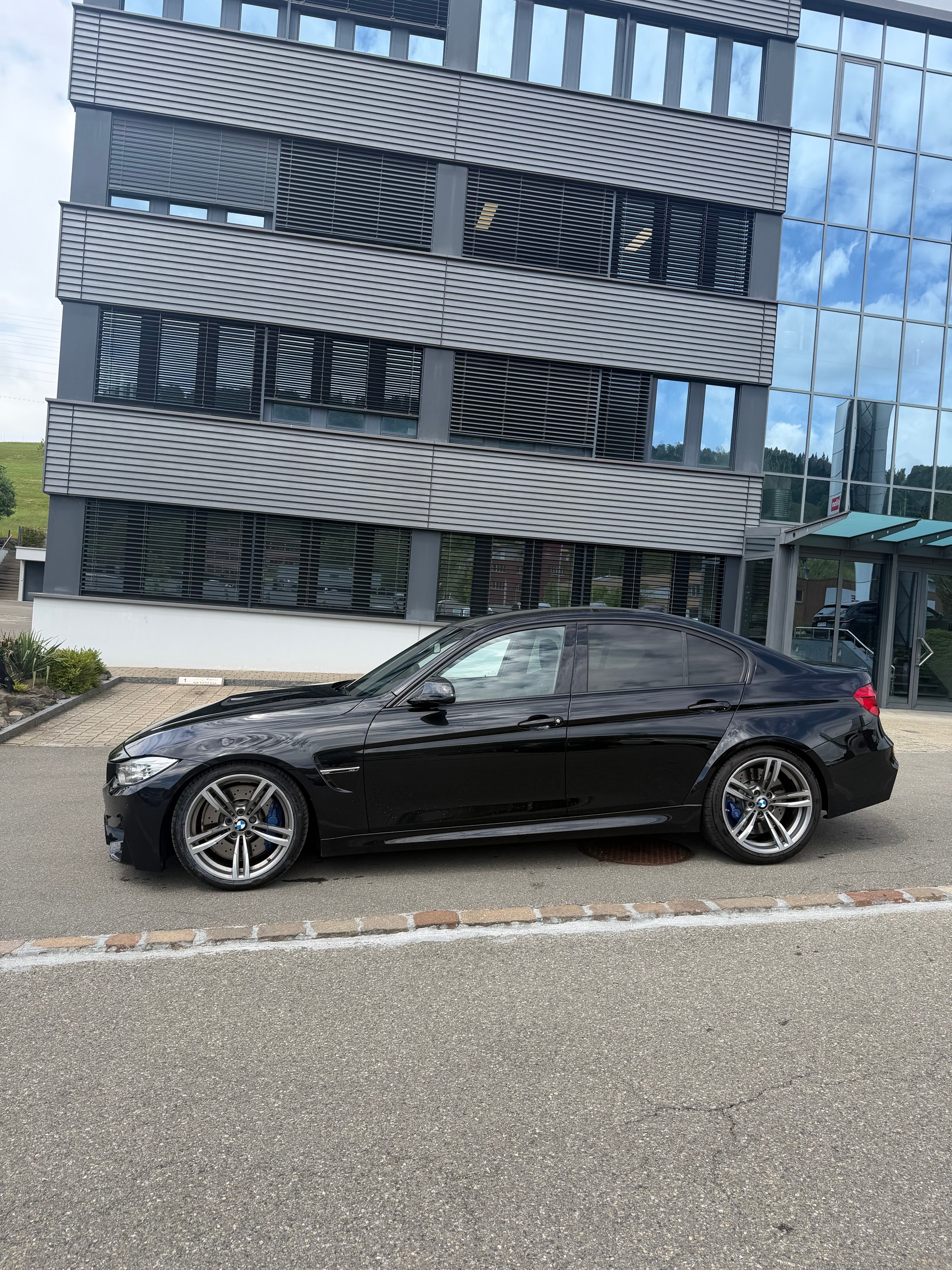 BMW M3-image-3