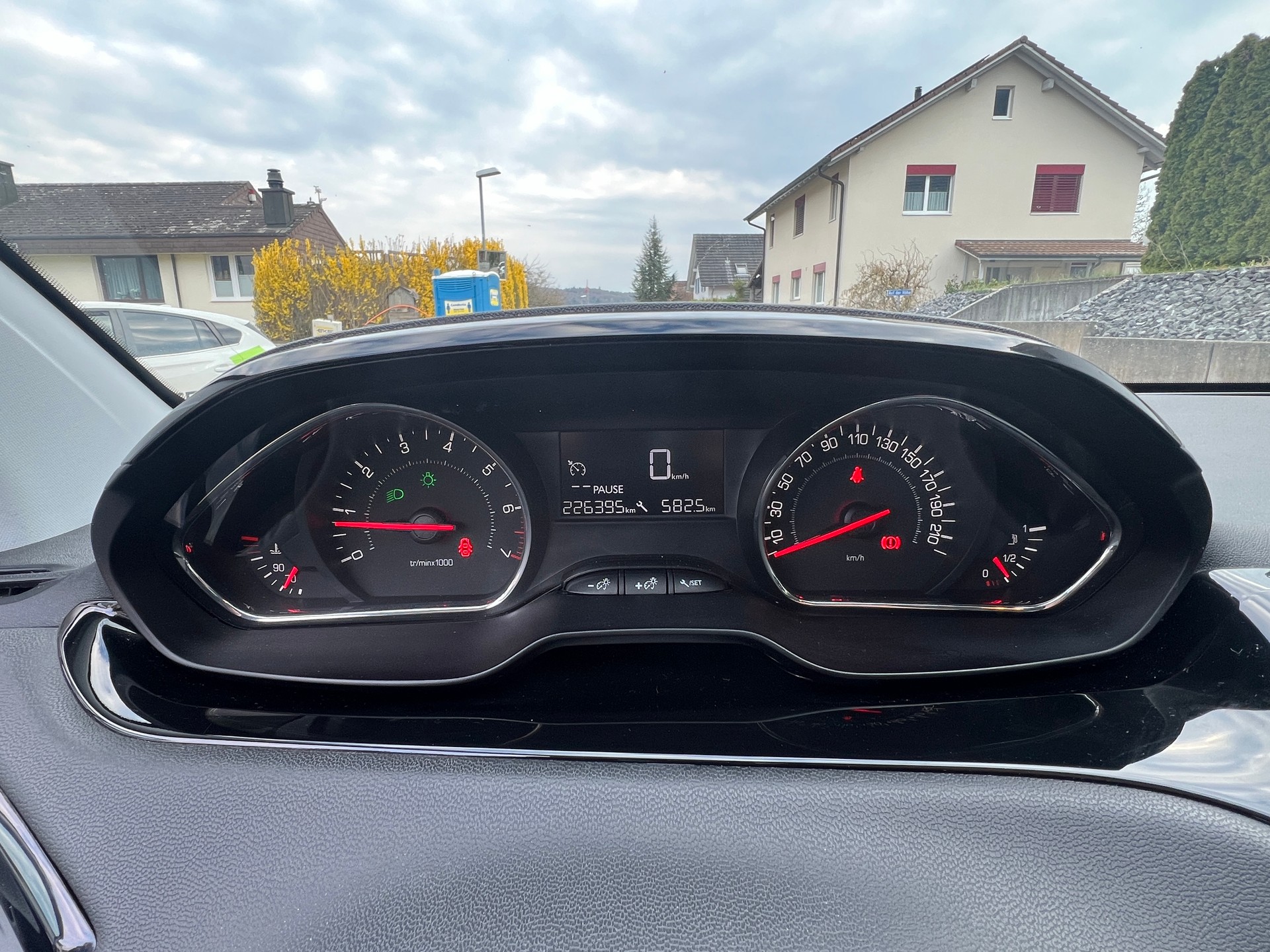 PEUGEOT 208 1.2 VTI Active * Motor hat 118.000 km *-image-14