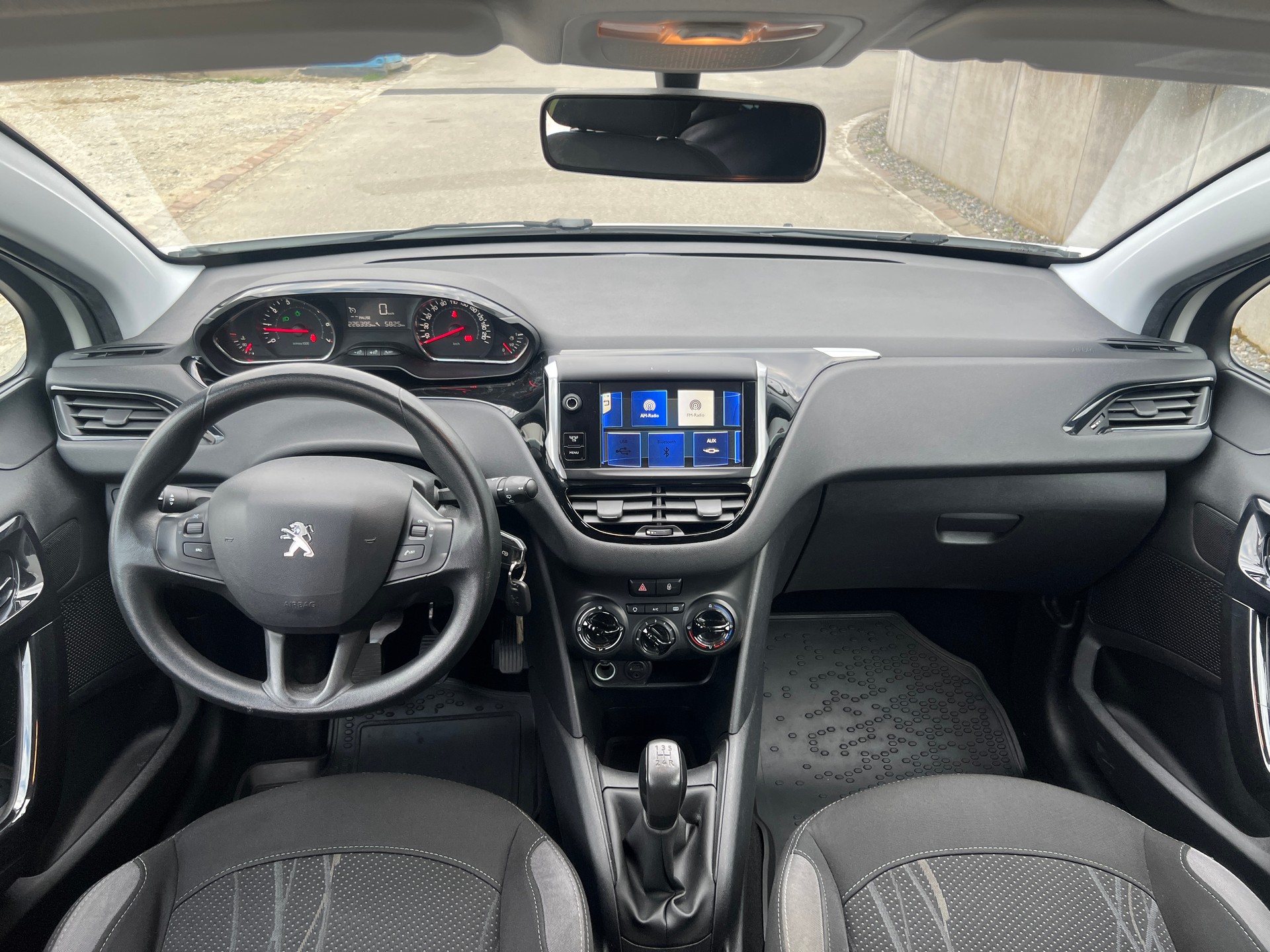 PEUGEOT 208 1.2 VTI Active * Motor hat 118.000 km *-image-12