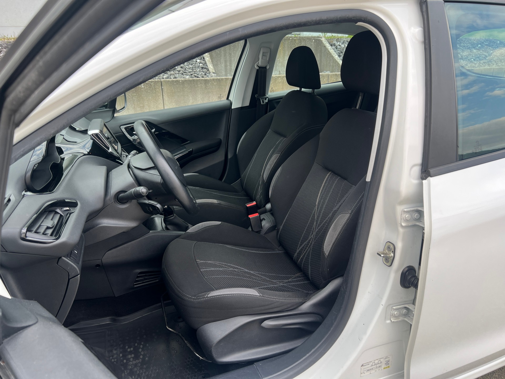 PEUGEOT 208 1.2 VTI Active * Motor hat 118.000 km *-image-9