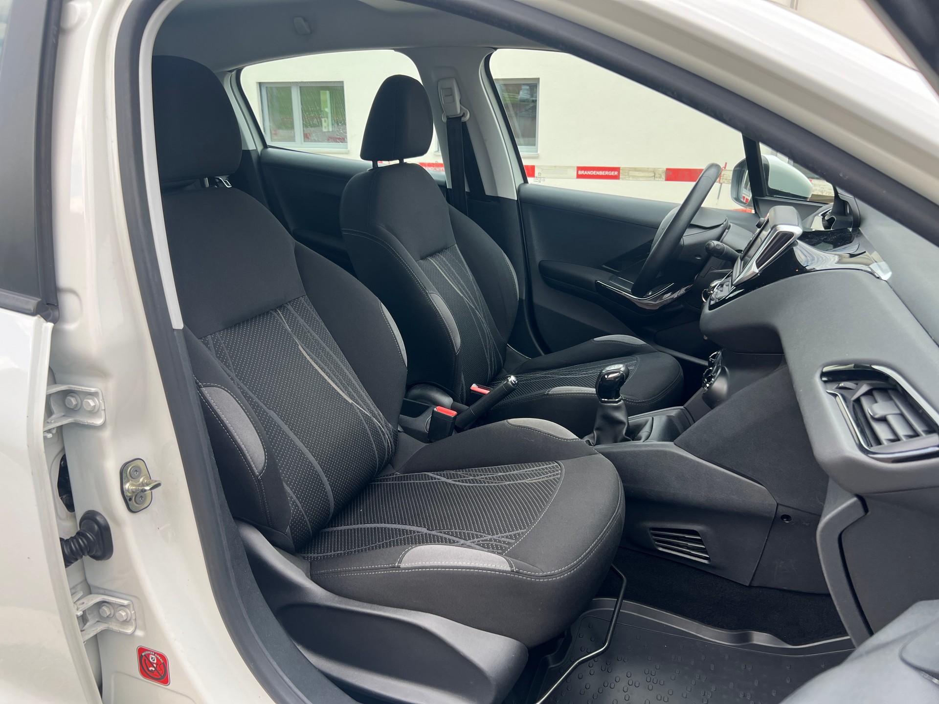 PEUGEOT 208 1.2 VTI Active * Motor hat 118.000 km *-image-10