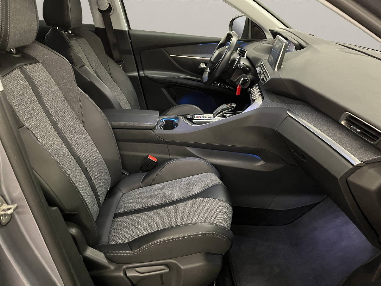 PEUGEOT 3008 1.6 THP Allure-image-11