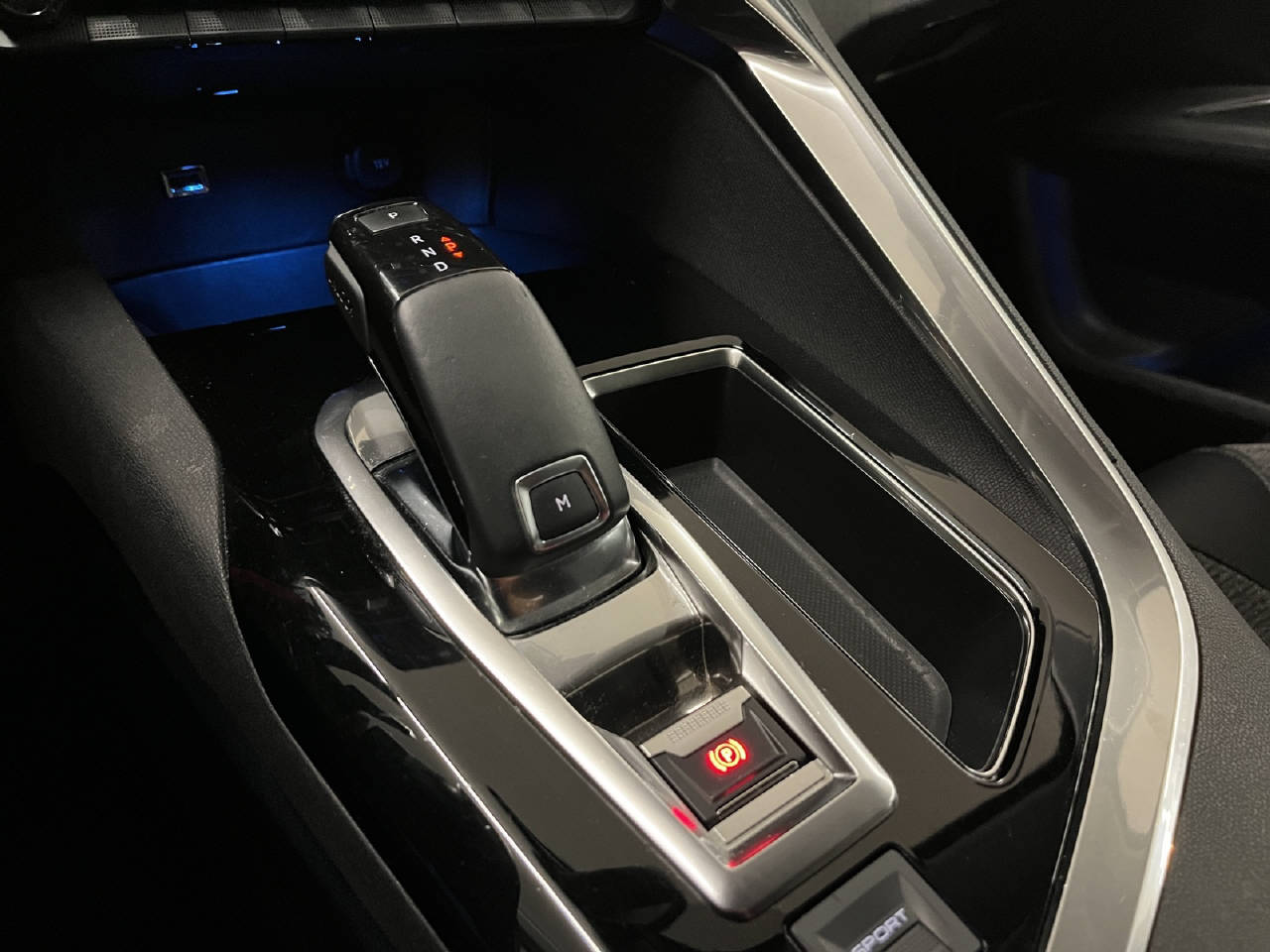 PEUGEOT 3008 1.6 THP Allure-image-8