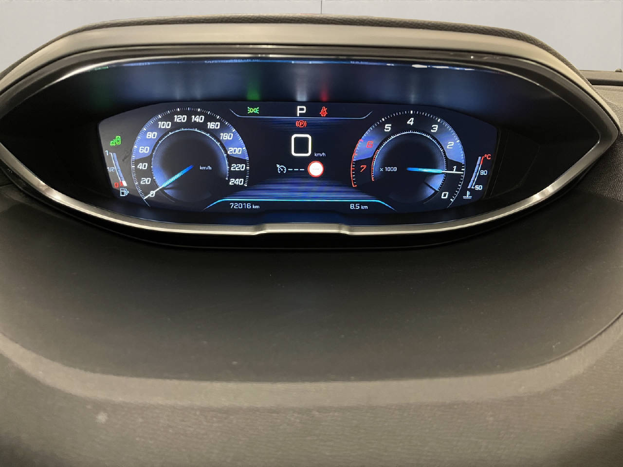 PEUGEOT 3008 1.6 THP Allure-image-9