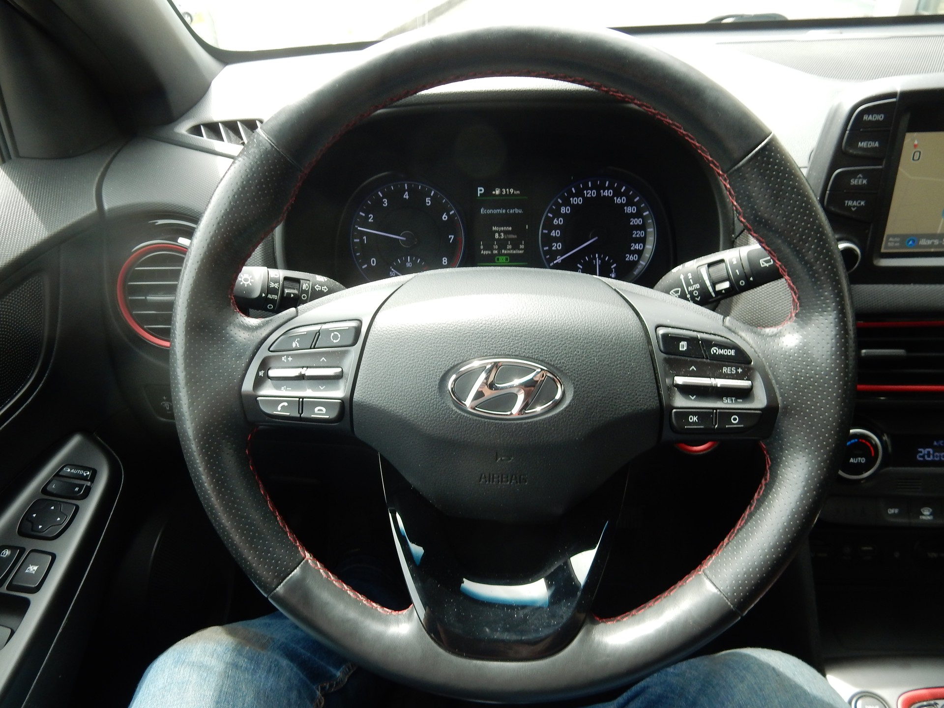 HYUNDAI Kona 1.6 T-GDi Launch Plus 4WD DCT-image-8