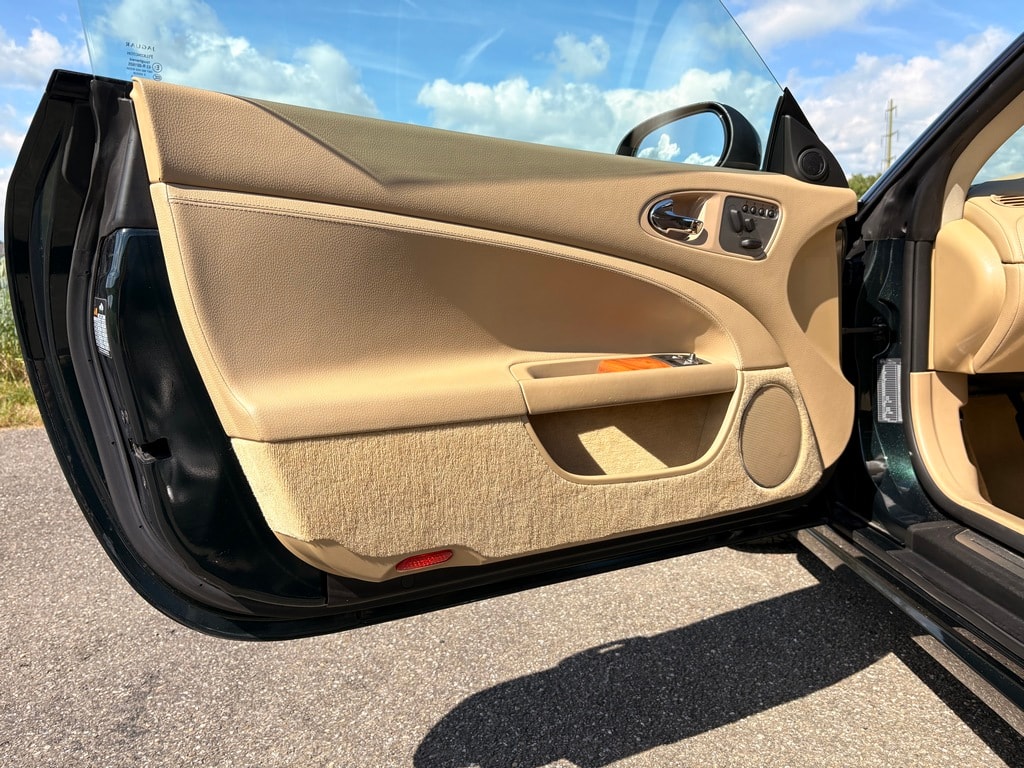 JAGUAR XK Convertible 4.2 V8-image-7