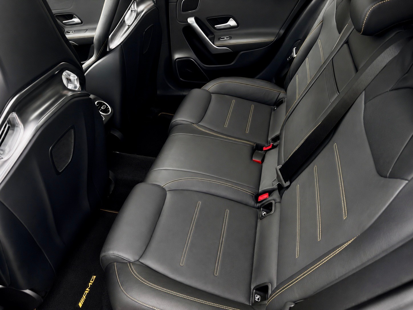 MERCEDES-BENZ A 45 S AMG 4Matic+ Edition 1 Speedshift-image-14