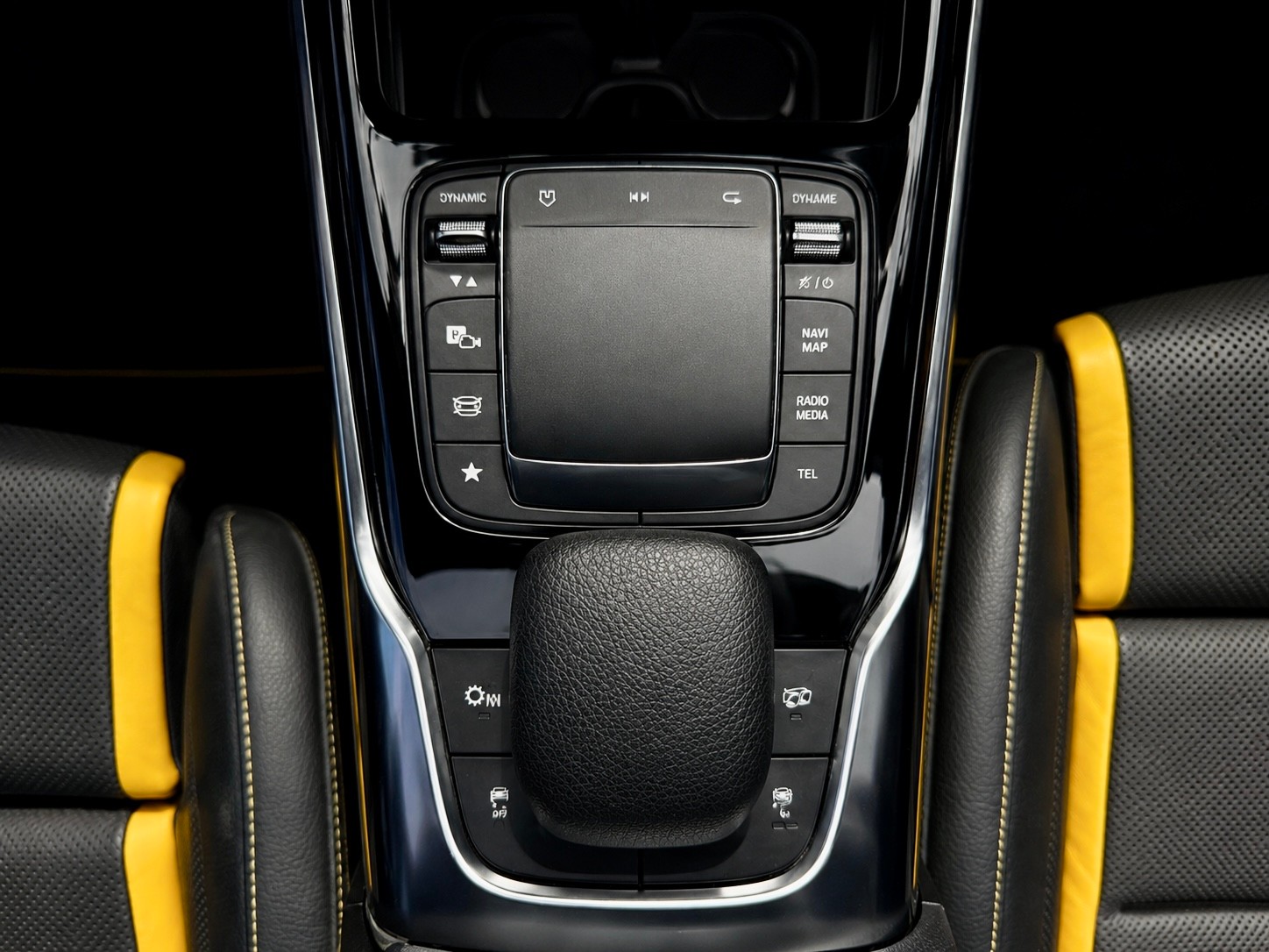 MERCEDES-BENZ A 45 S AMG 4Matic+ Edition 1 Speedshift-image-12