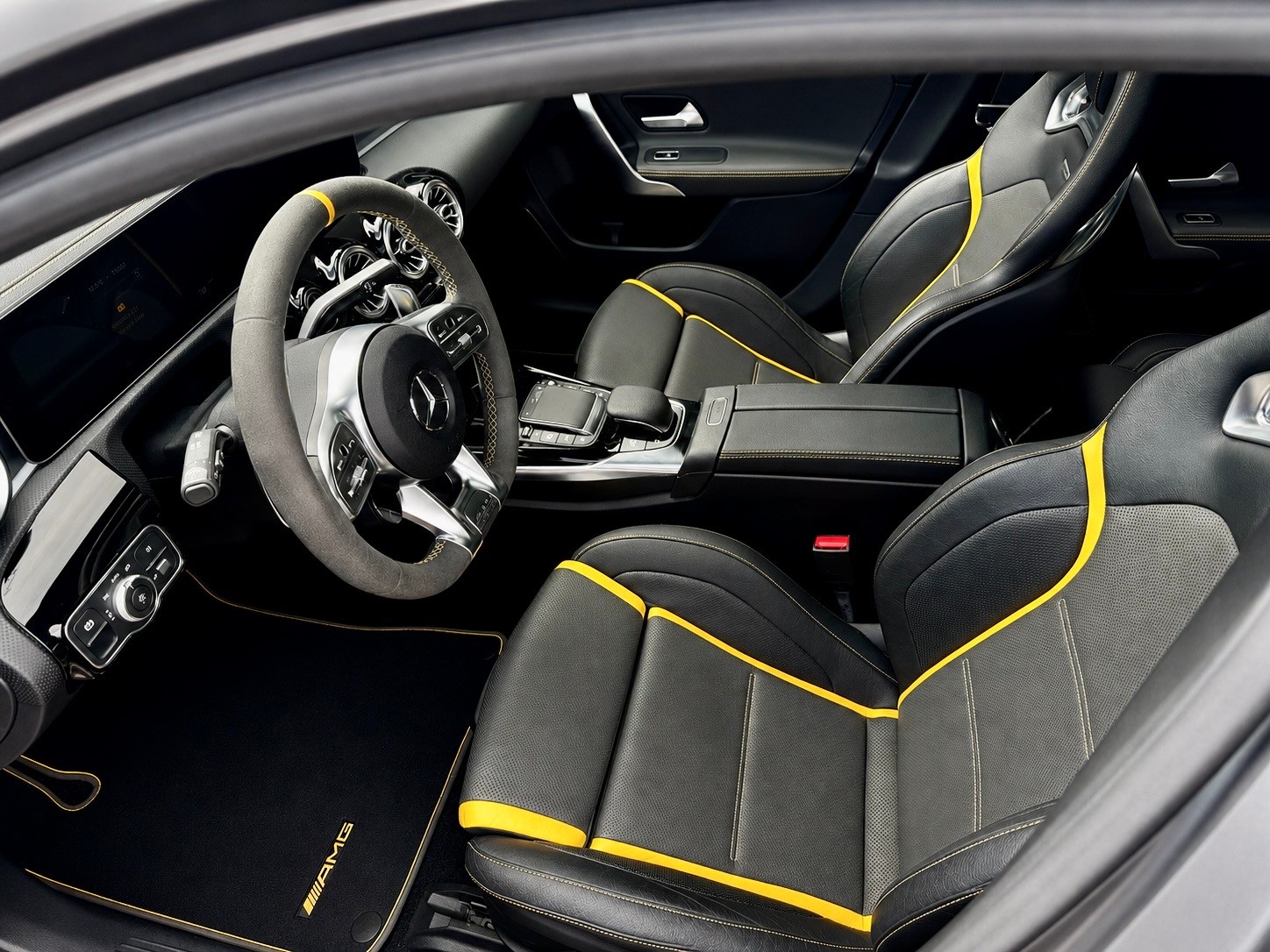MERCEDES-BENZ A 45 S AMG 4Matic+ Edition 1 Speedshift-image-8