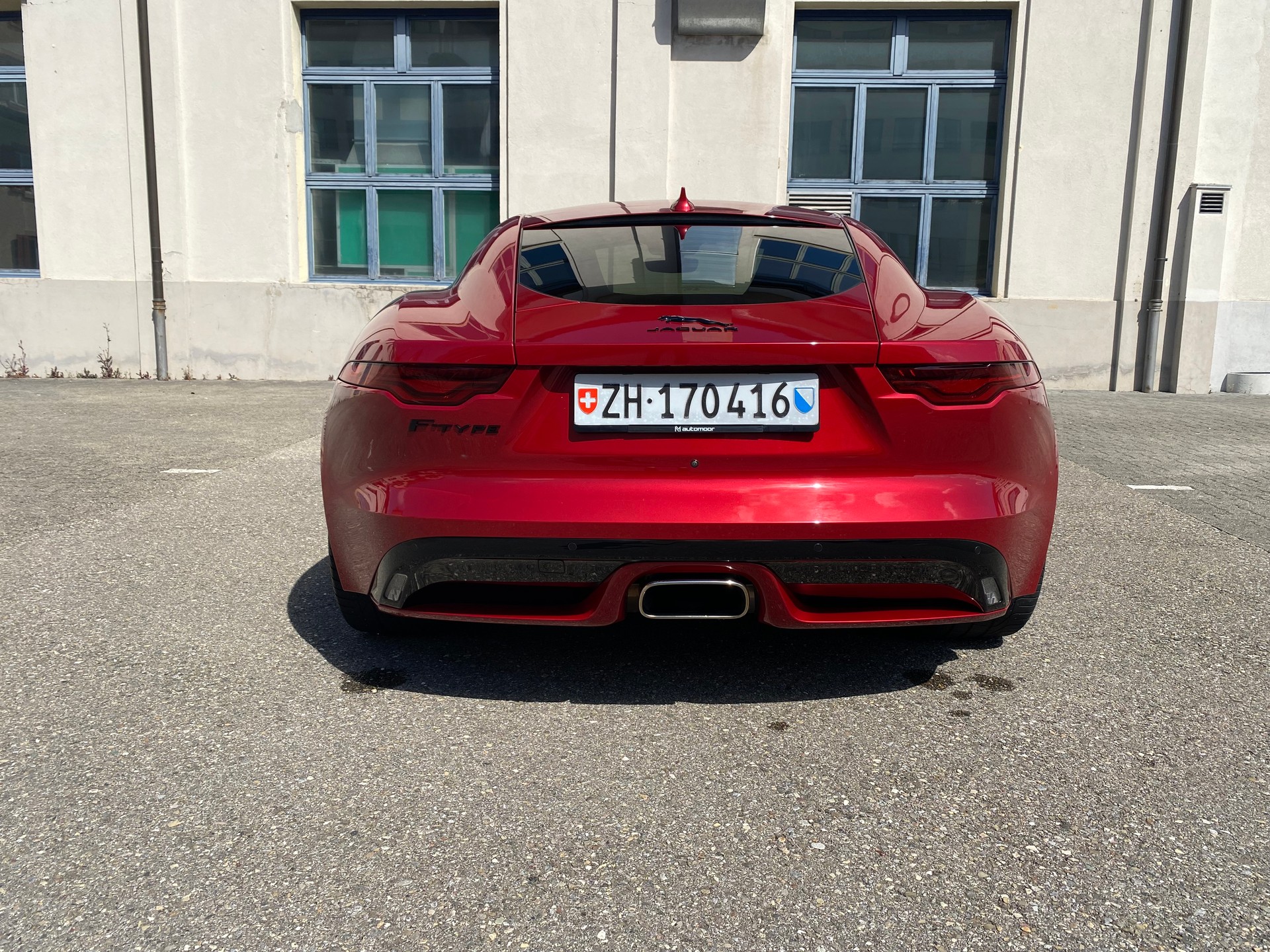 JAGUAR 2.0 R-Dynamic-image-3