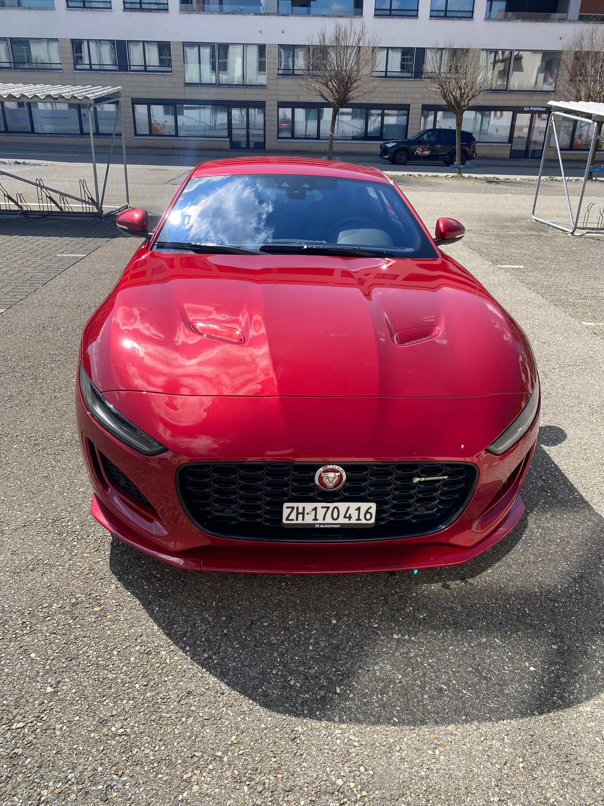 JAGUAR 2.0 R-Dynamic-image-4