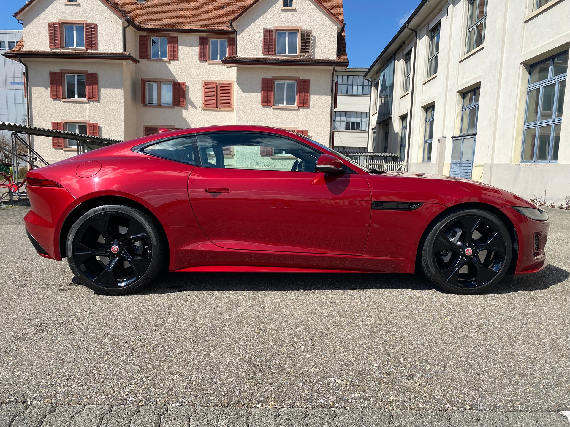 JAGUAR 2.0 R-Dynamic-image-1
