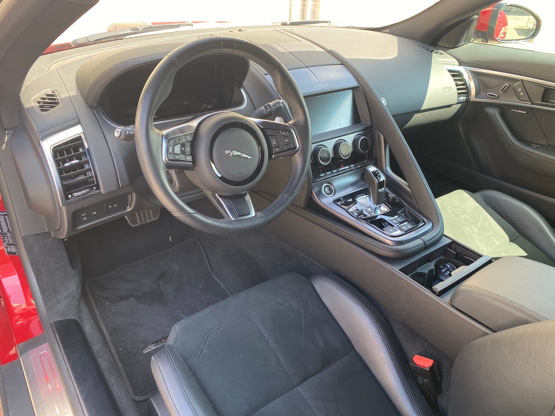 JAGUAR 2.0 R-Dynamic-image-5