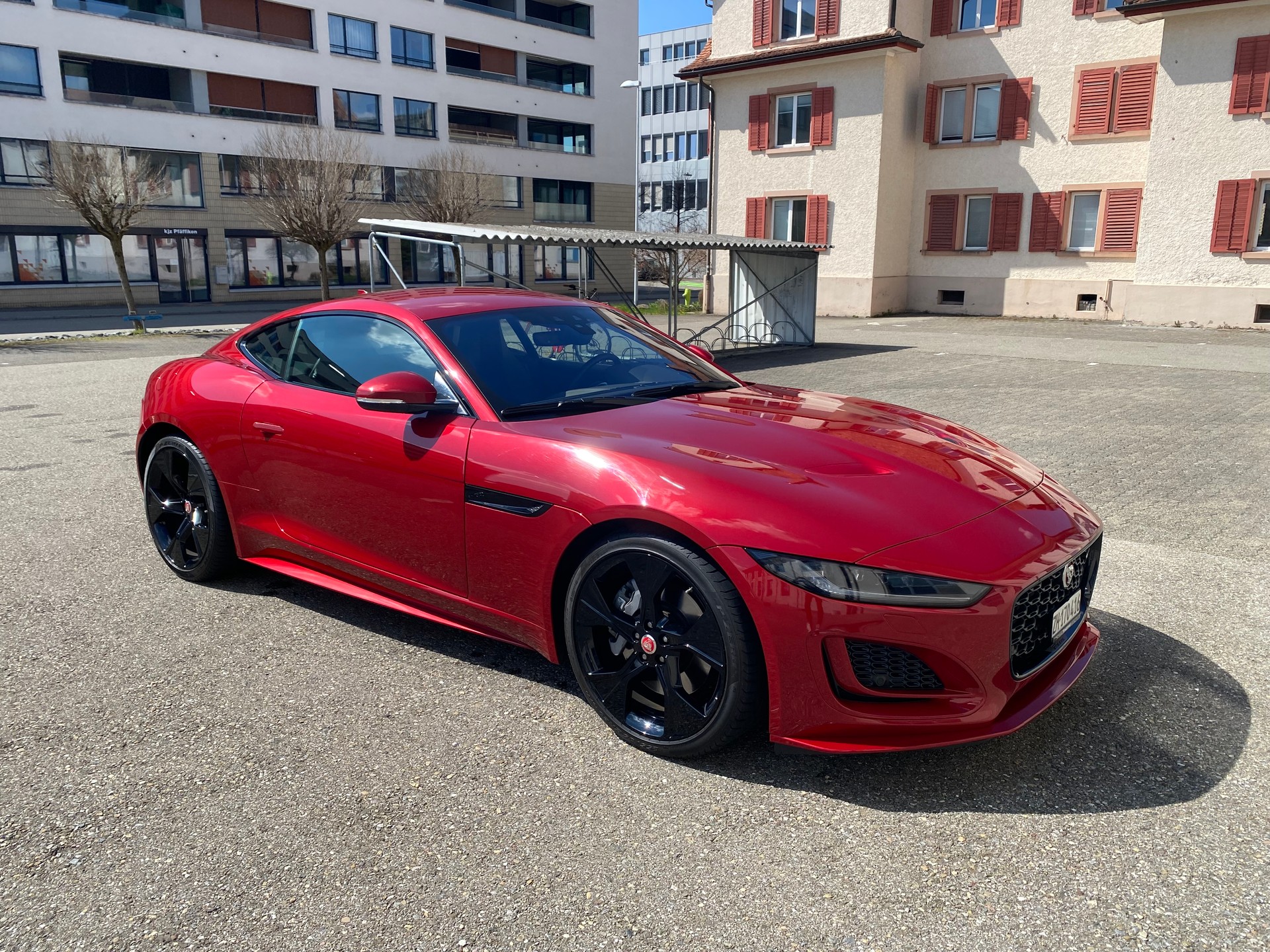 JAGUAR 2.0 R-Dynamic-image-0