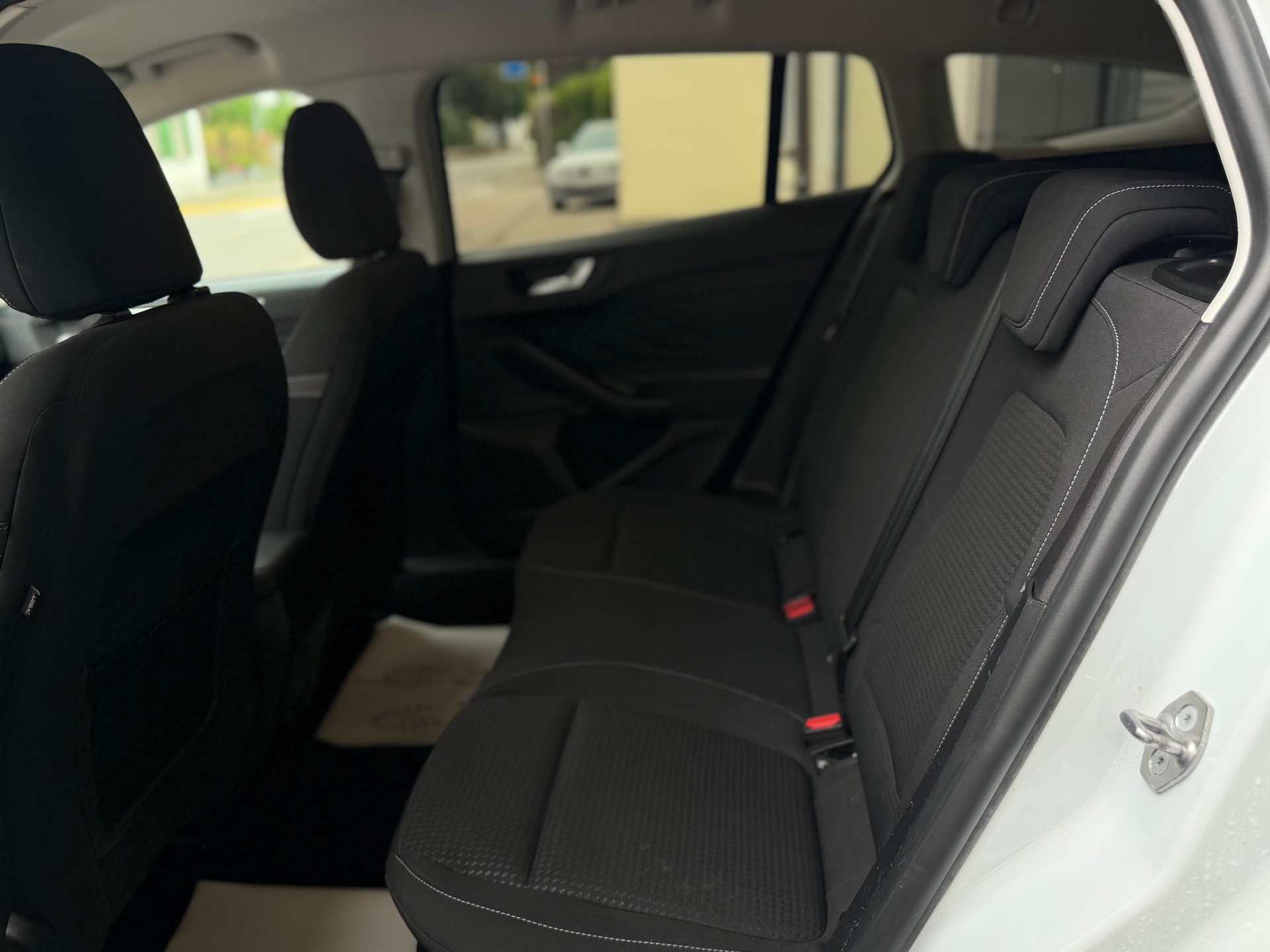 FORD Focus 1.5 TDCi Trend+ Automat *Frisch MFK + SERVICE*KLIMA*-image-8