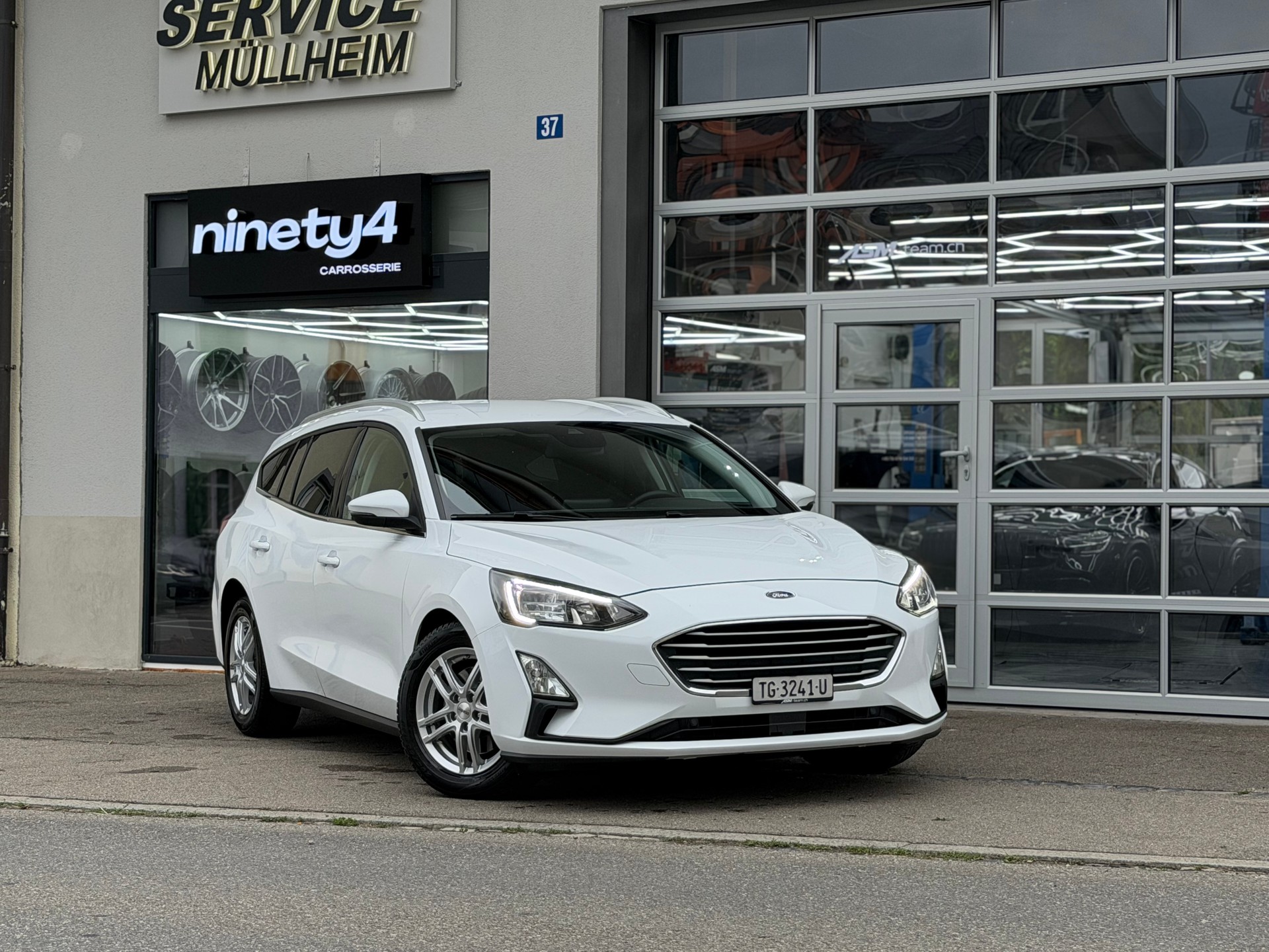 FORD Focus 1.5 TDCi Trend+ Automat *Frisch MFK + SERVICE*KLIMA*-image-6