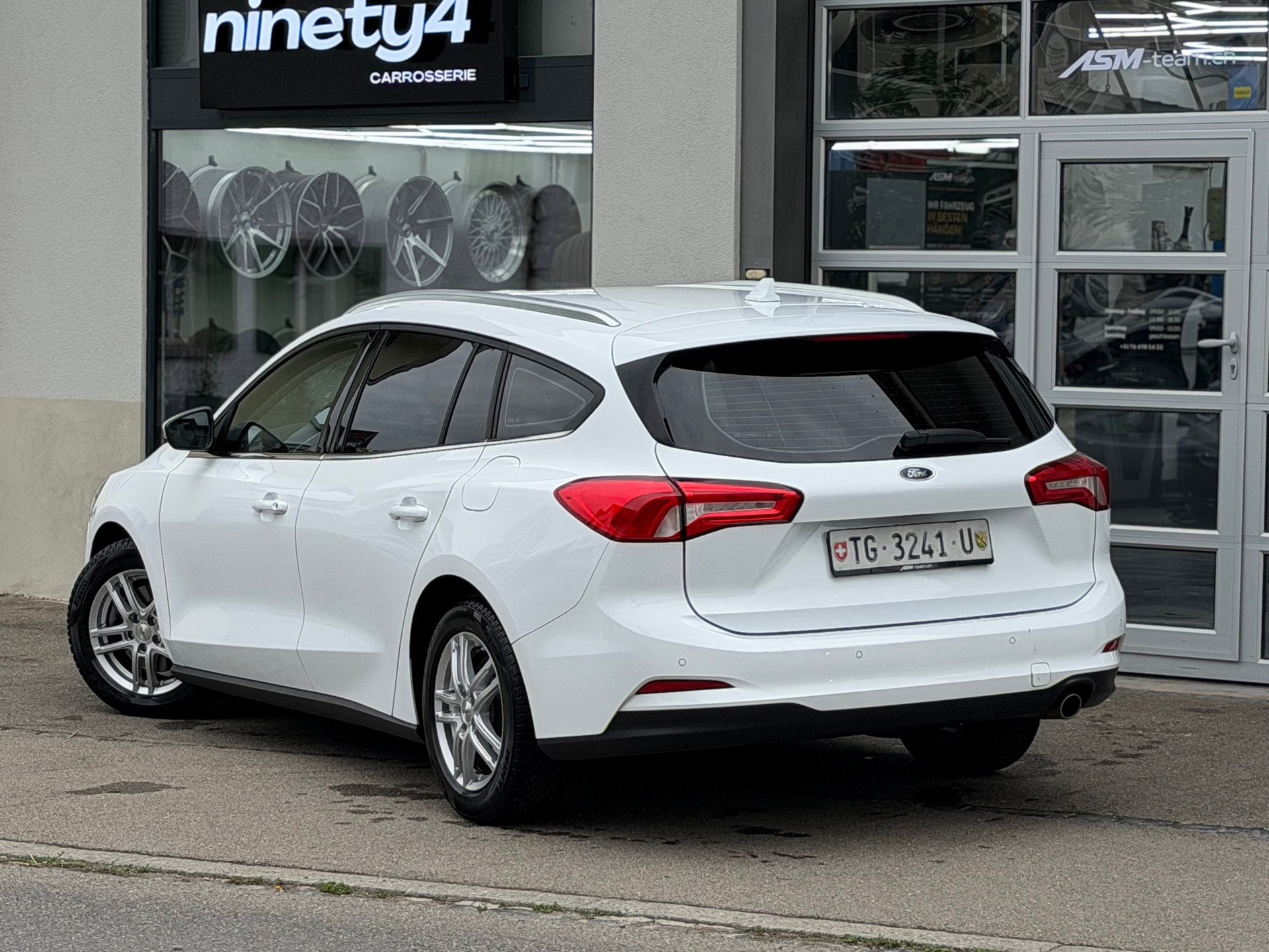 FORD Focus 1.5 TDCi Trend+ Automat *Frisch MFK + SERVICE*KLIMA*-image-3