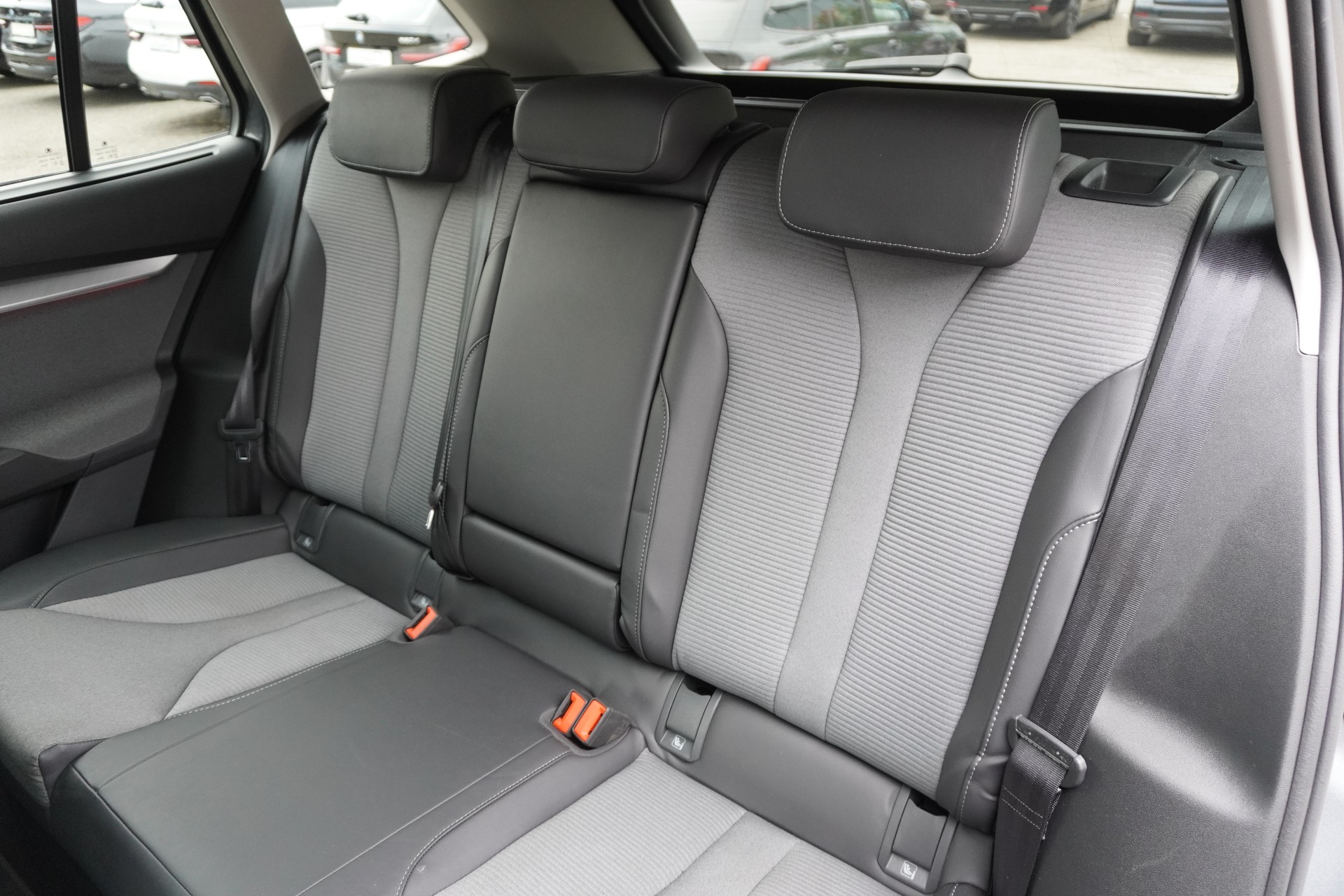 SKODA Enyaq iV 60-image-13