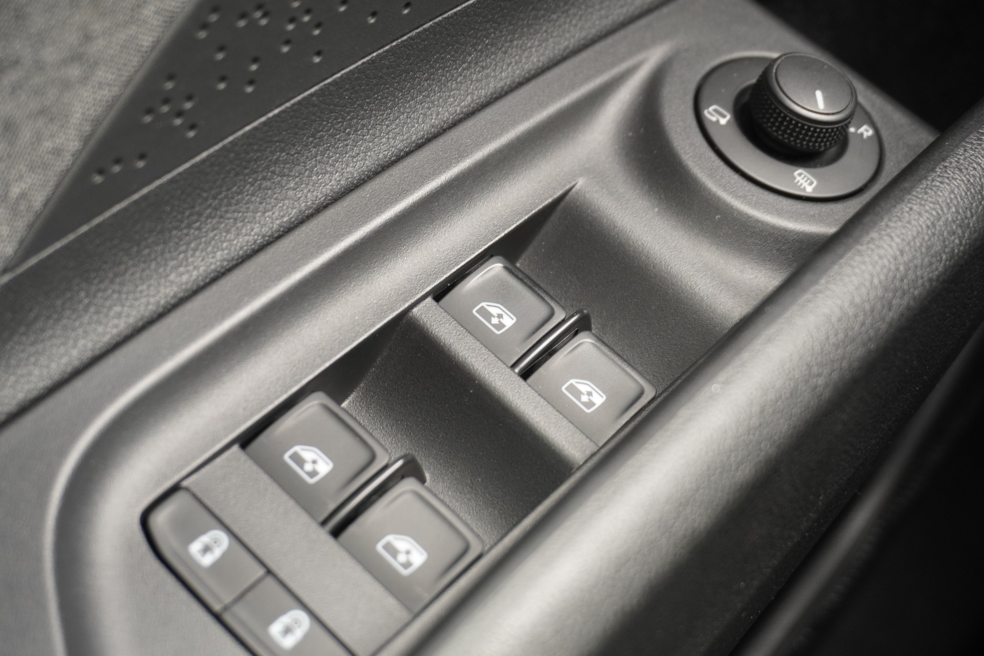 SKODA Enyaq iV 60-image-35