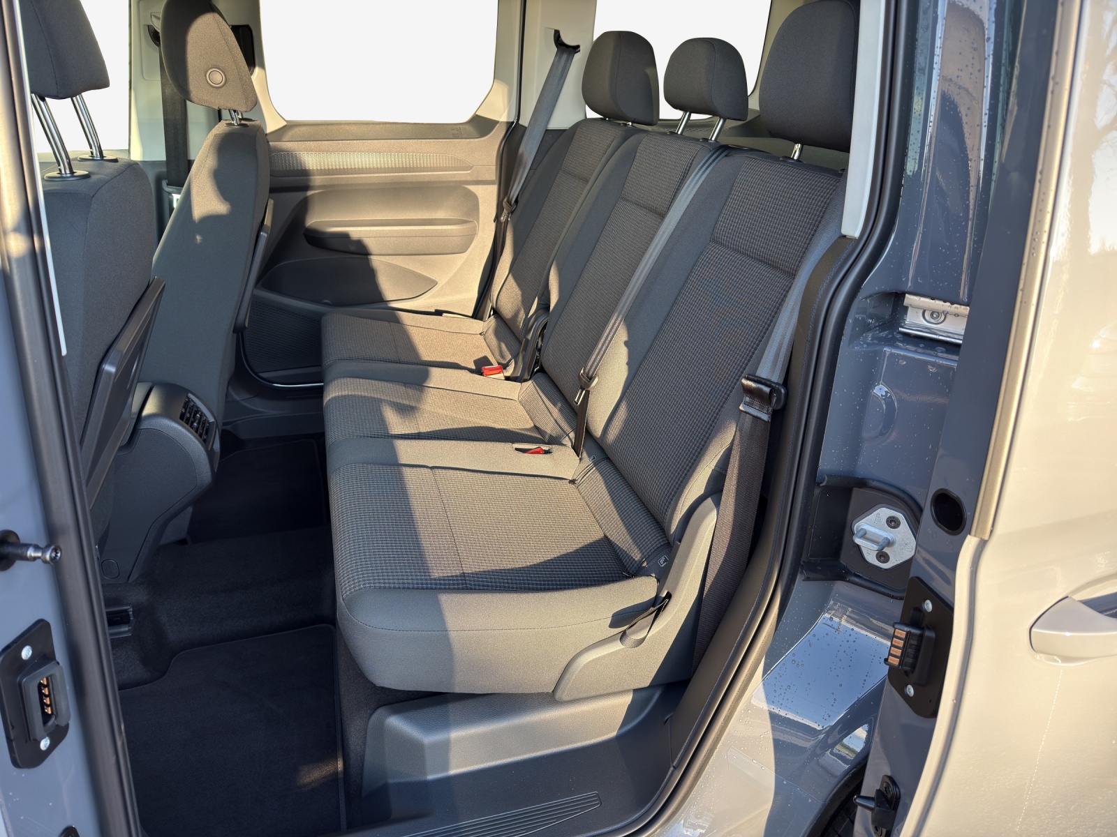 VW Caddy 2.0 TDI Liberty DSG-image-8