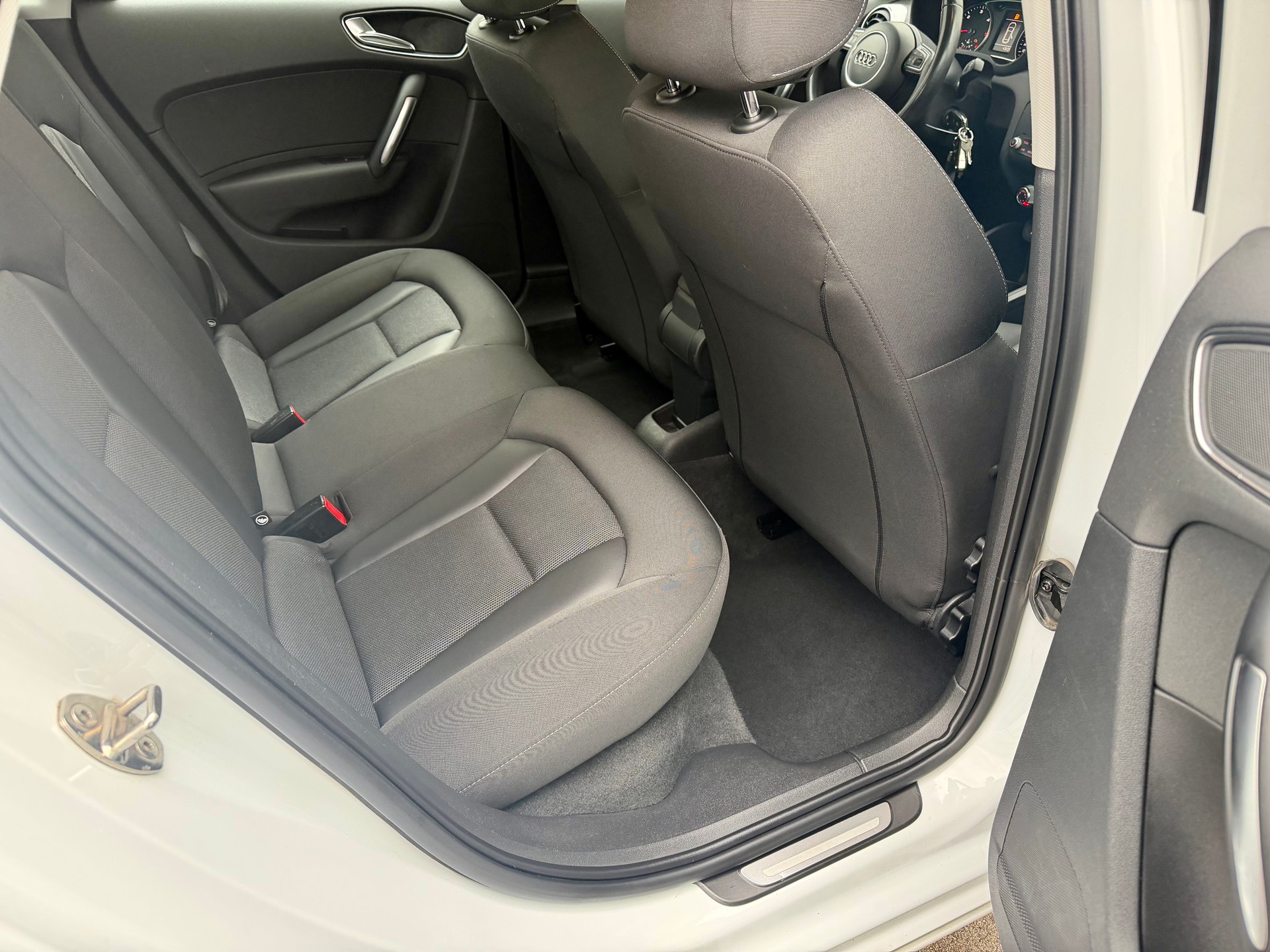 AUDI A1 Sportback 1.6 TDI Ambition - Sitzheizung.- Klimaautomatik --image-8