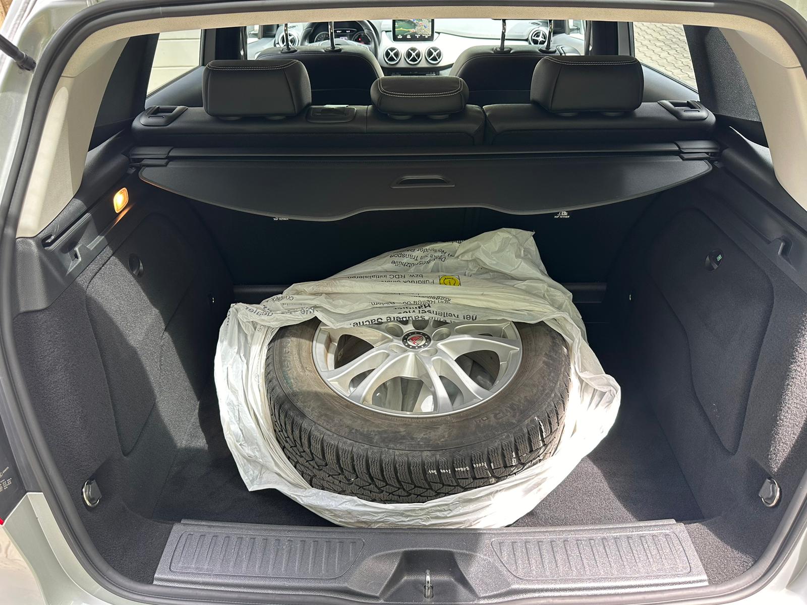 MERCEDES-BENZ B Electric Drive Urban-image-16