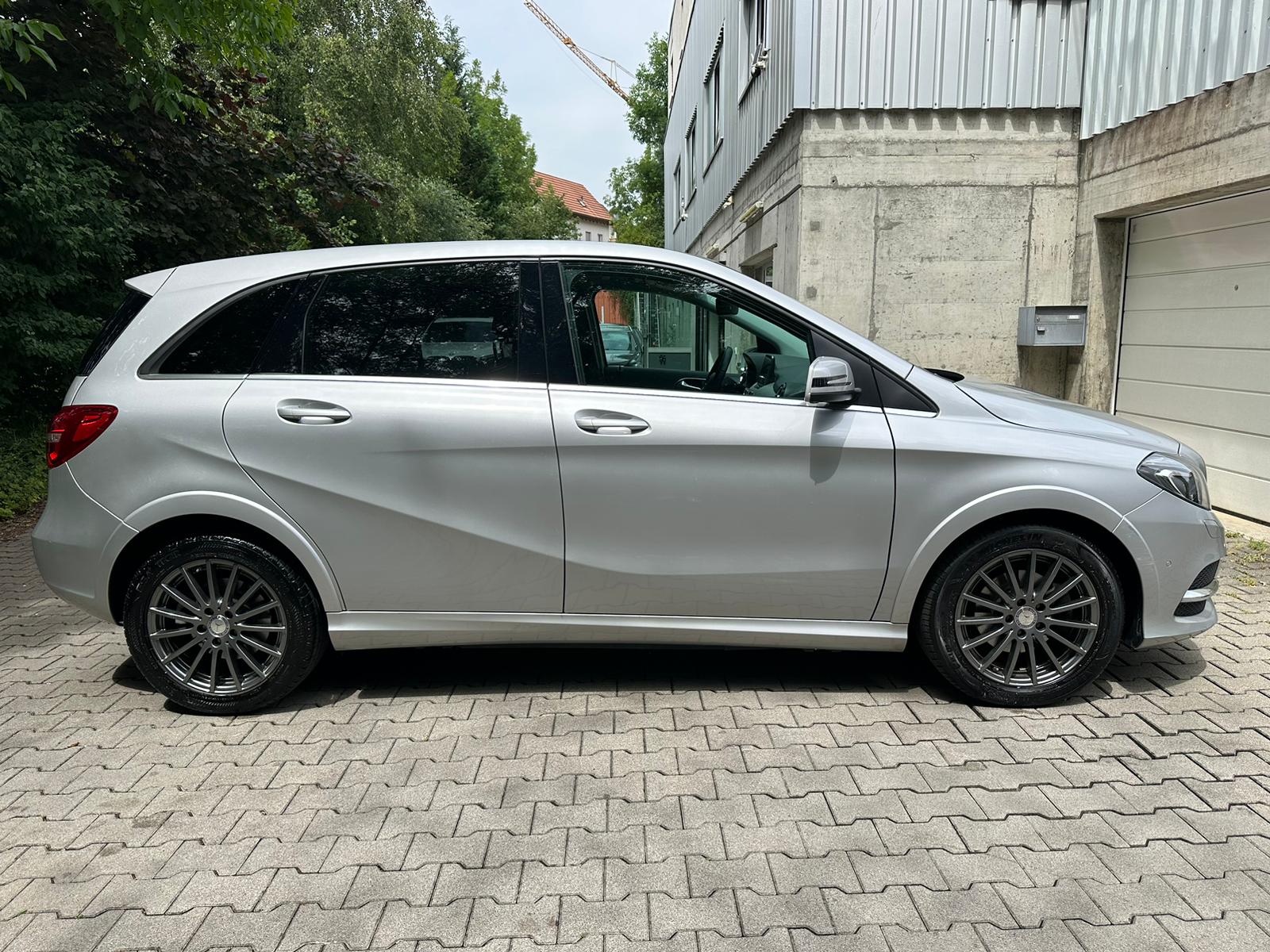 MERCEDES-BENZ B Electric Drive Urban-image-7