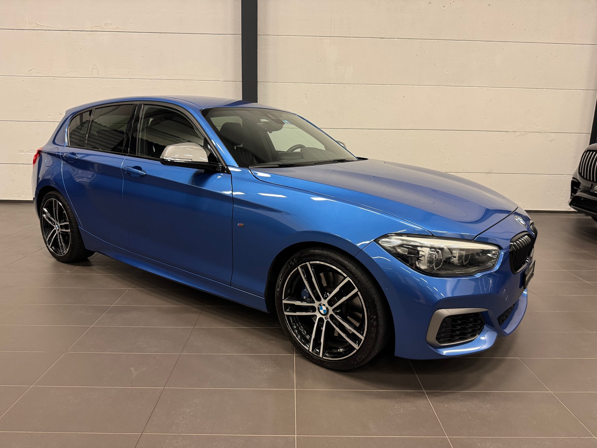 BMW M140i xDrive Steptronic-image-3