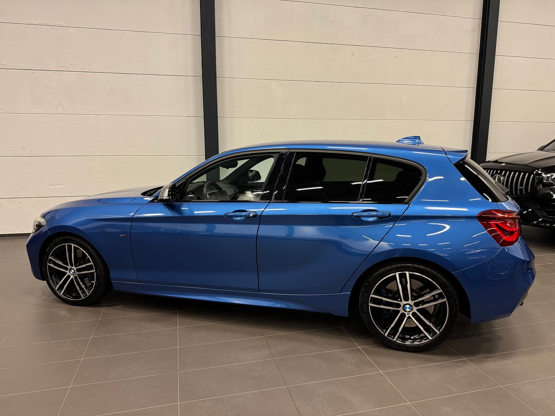 BMW M140i xDrive Steptronic-image-11