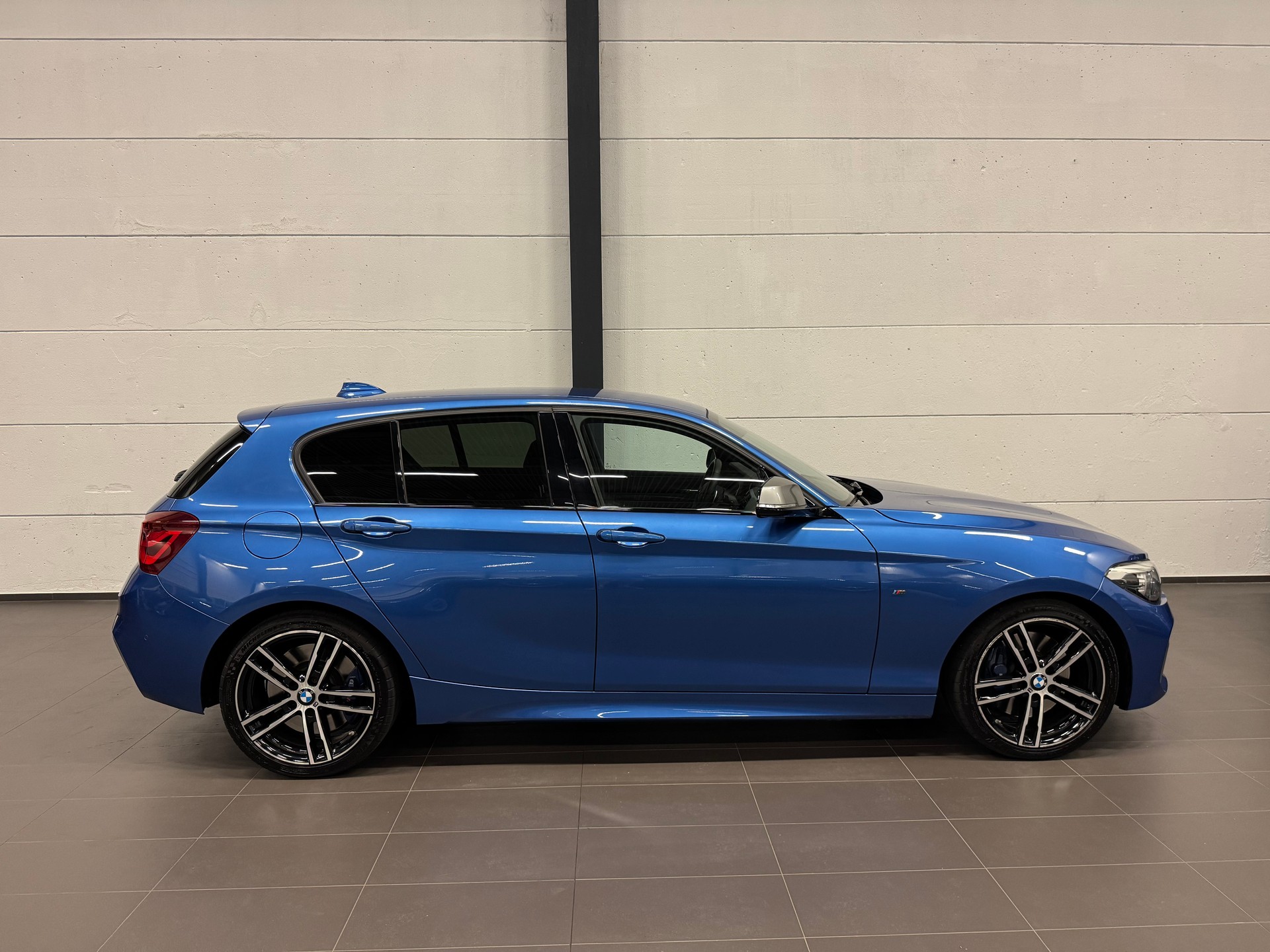 BMW M140i xDrive Steptronic-image-8