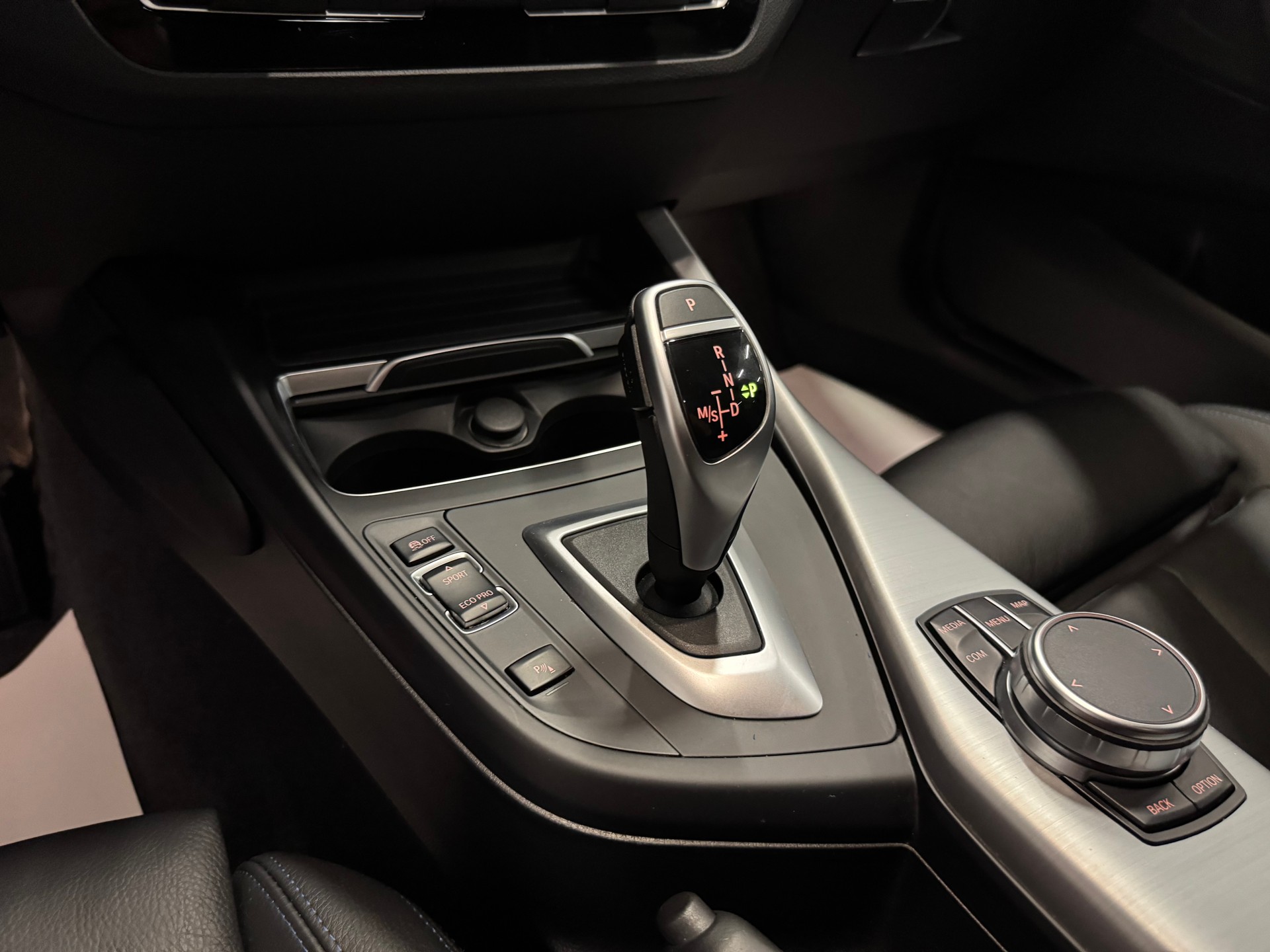 BMW M140i xDrive Steptronic-image-25