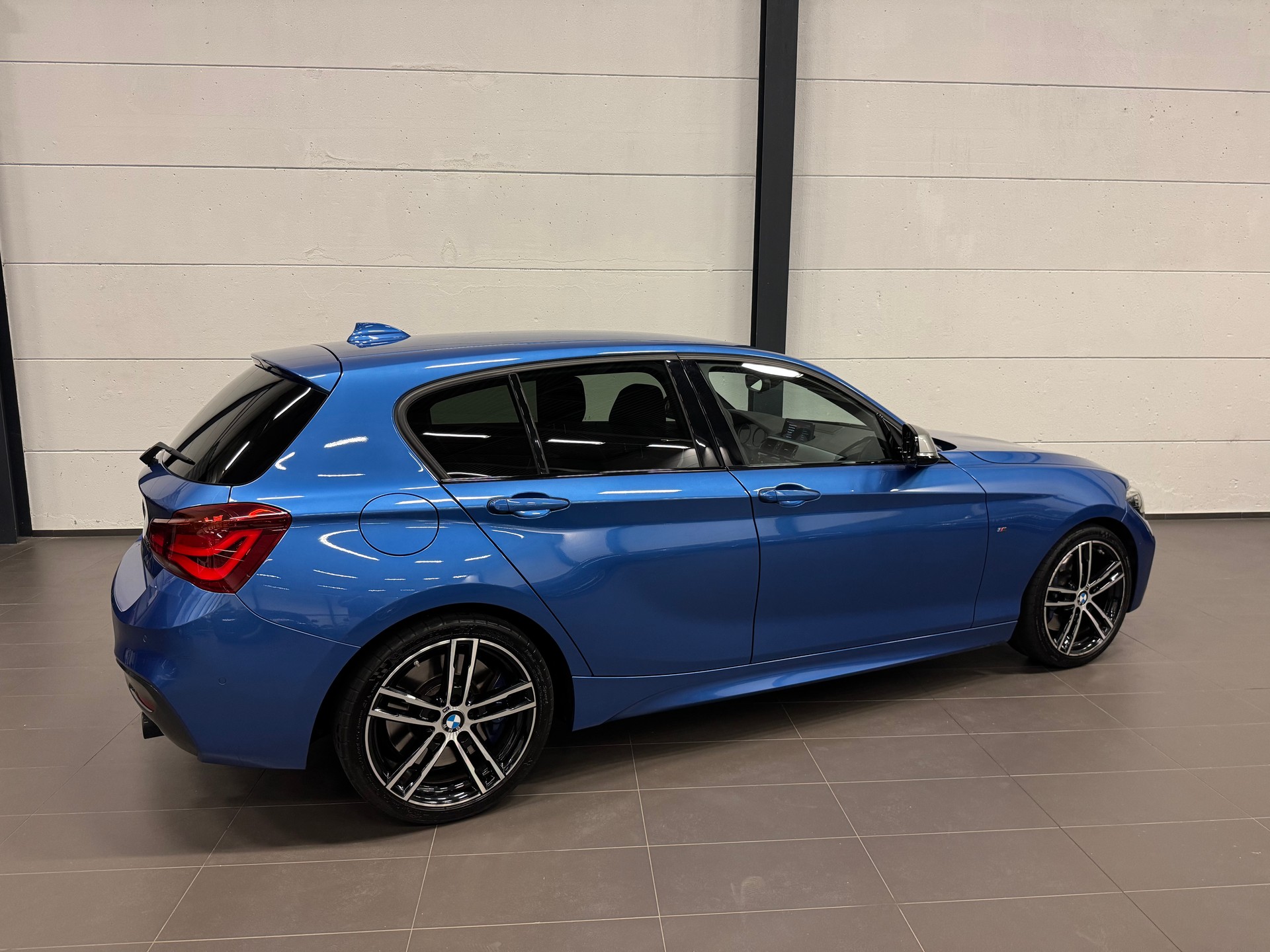 BMW M140i xDrive Steptronic-image-10