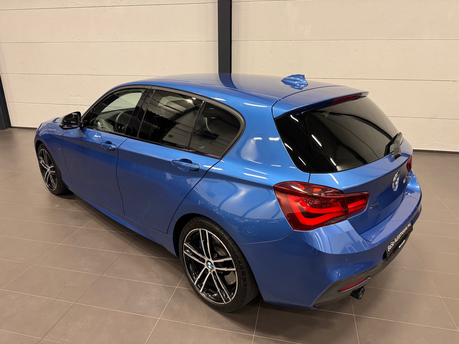 BMW M140i xDrive Steptronic-image-13