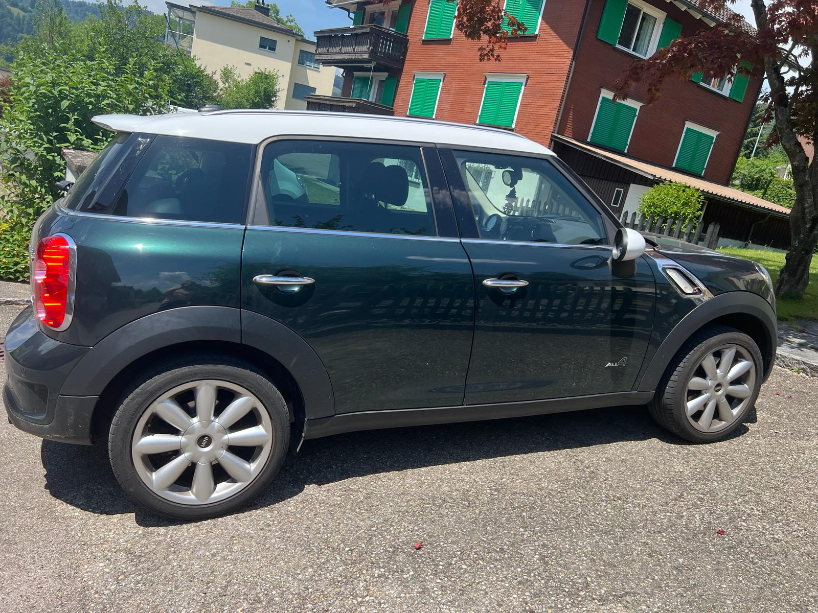 MINI 1.6i Cooper S ALL4-image-2