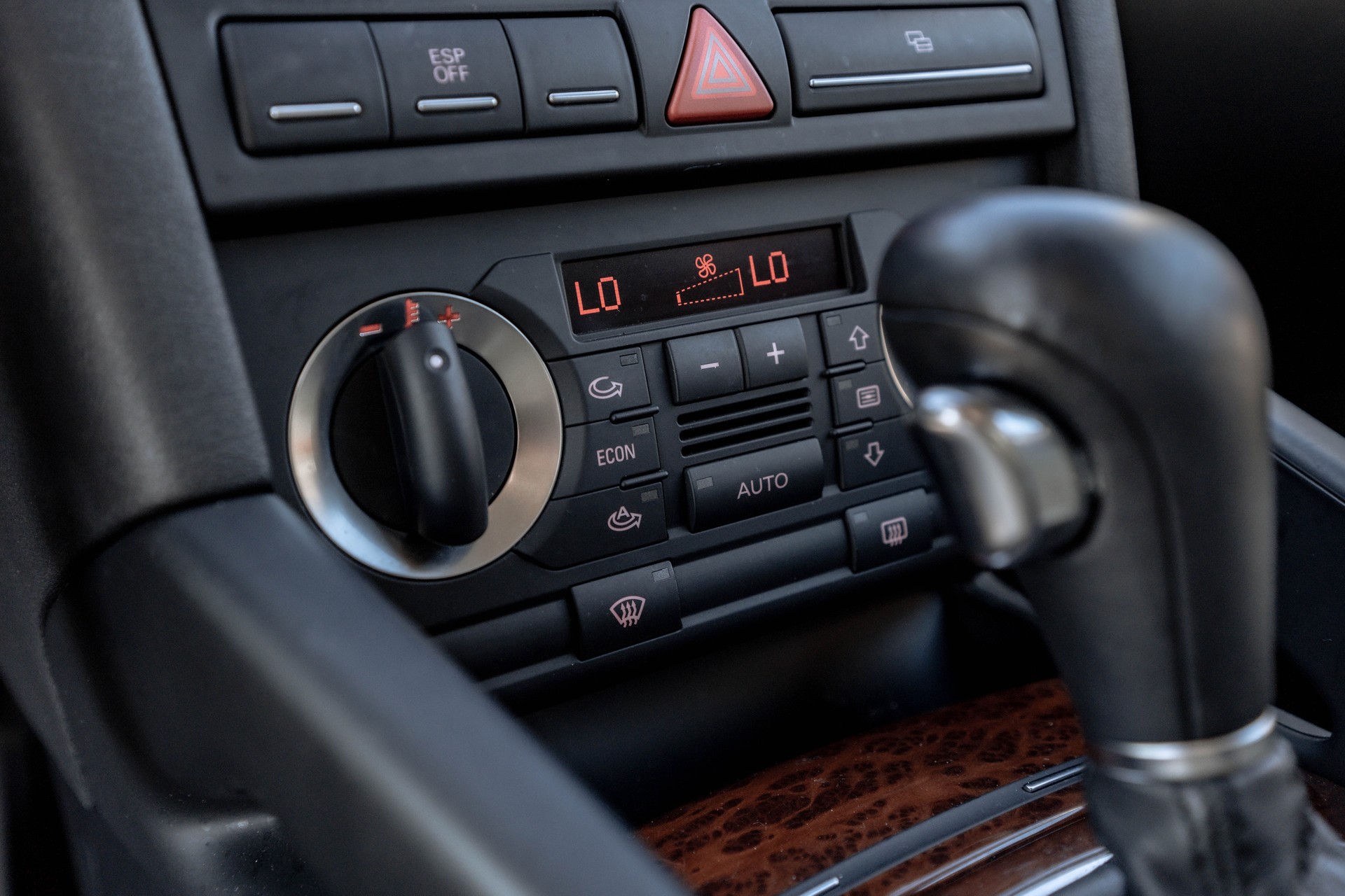 AUDI A3 1.6 Ambiente Automatic * aus 1. Hand * Top gepflegtes Fahrzeug *-image-12