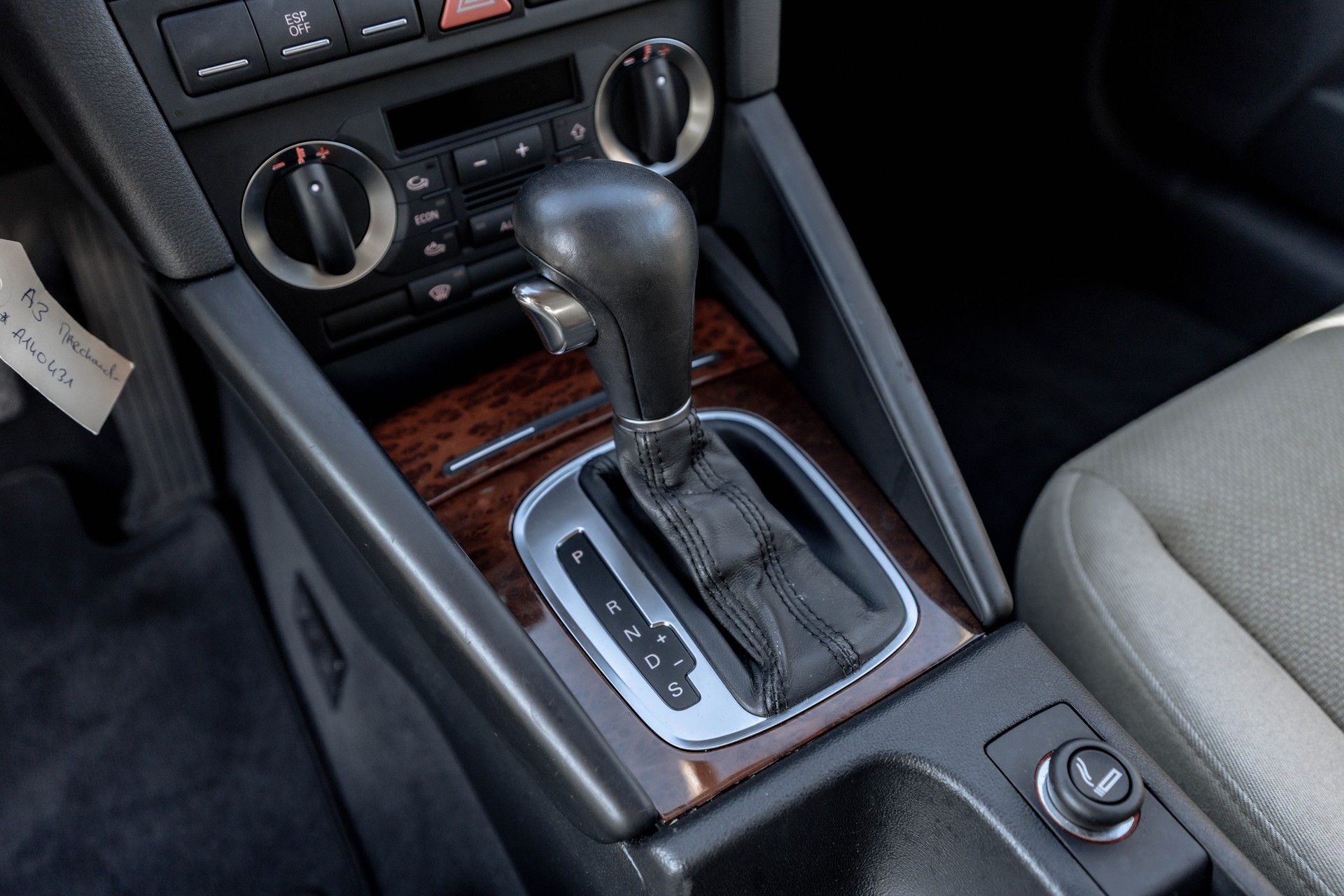 AUDI A3 1.6 Ambiente Automatic * aus 1. Hand * Top gepflegtes Fahrzeug *-image-10