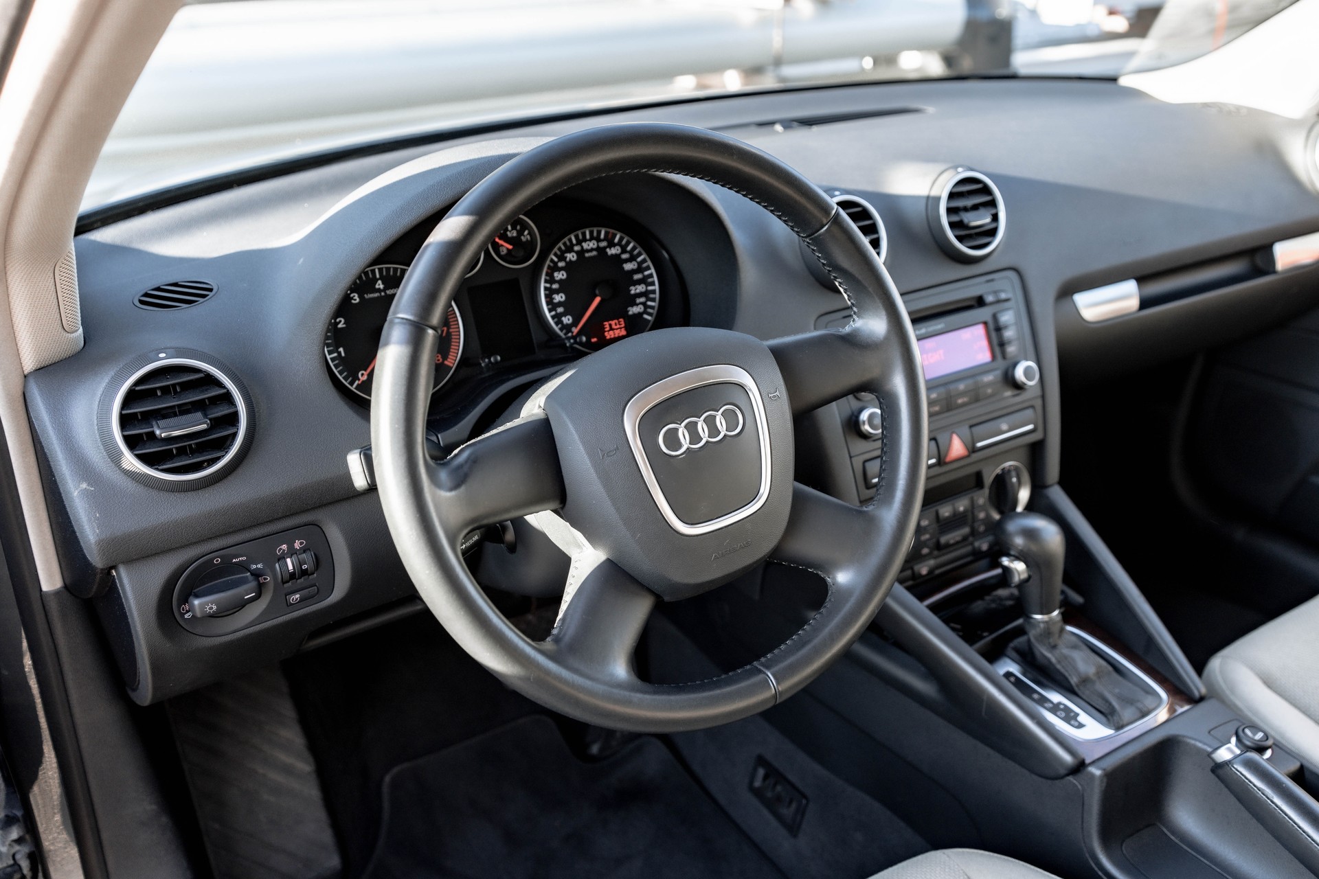 AUDI A3 1.6 Ambiente Automatic * aus 1. Hand * Top gepflegtes Fahrzeug *-image-6