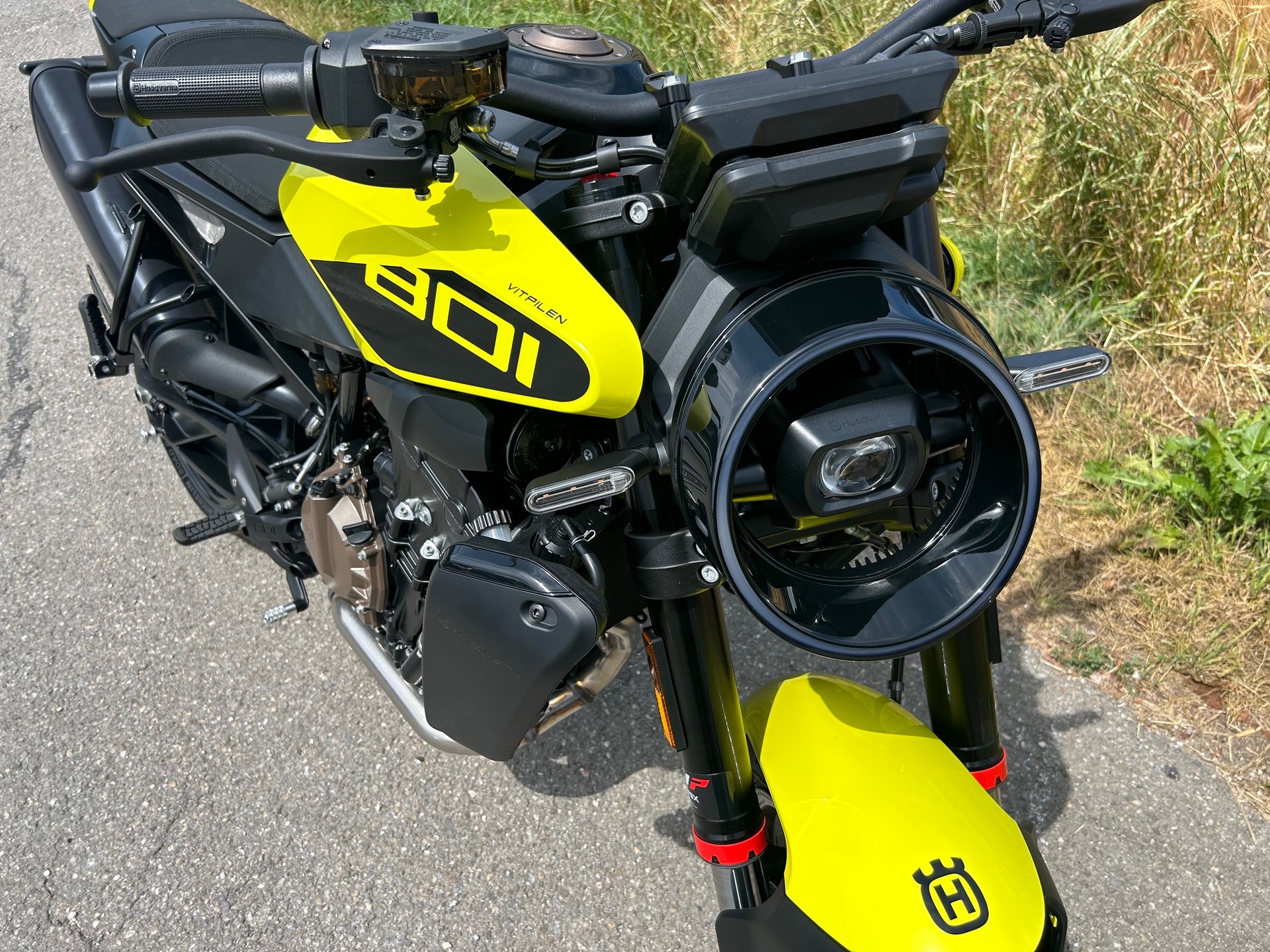 HUSQVARNA SVARTPILEN 801-image-1