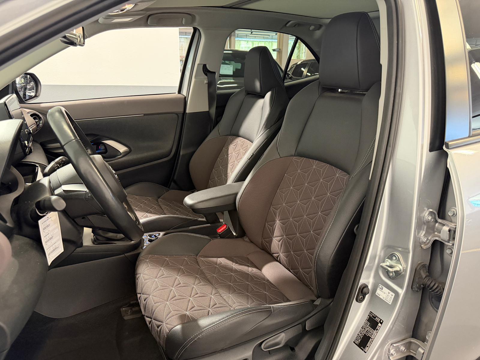 TOYOTA Yaris Cross 1.5 VVT-i HSD Elegant AWD-i-image-2
