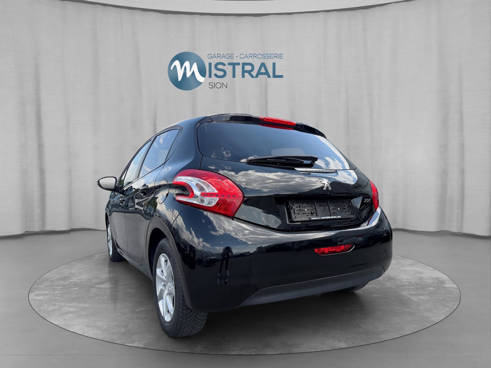 PEUGEOT 208 1.2 VTI Style-image-2