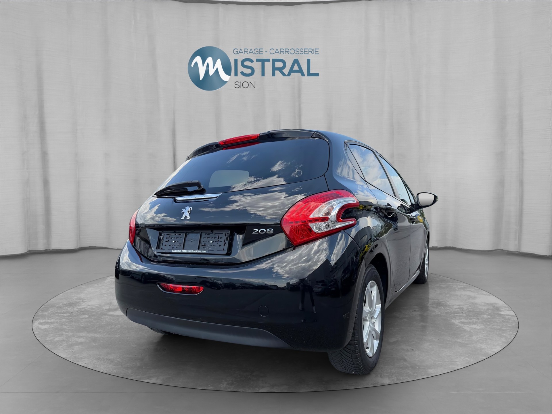 PEUGEOT 208 1.2 VTI Style-image-4
