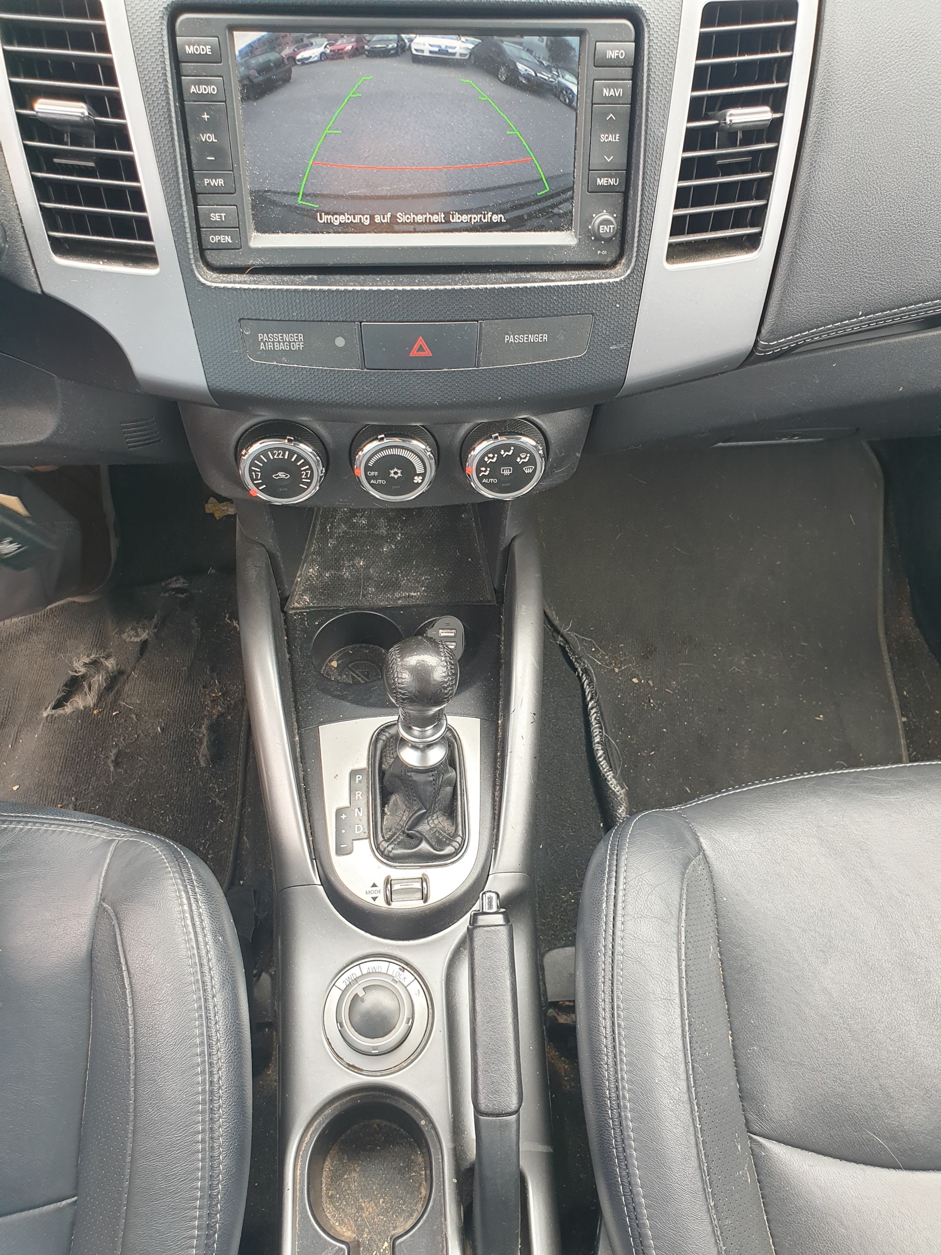 PEUGEOT 4007 2.2 HDi Platinum Edition DCS6-image-7